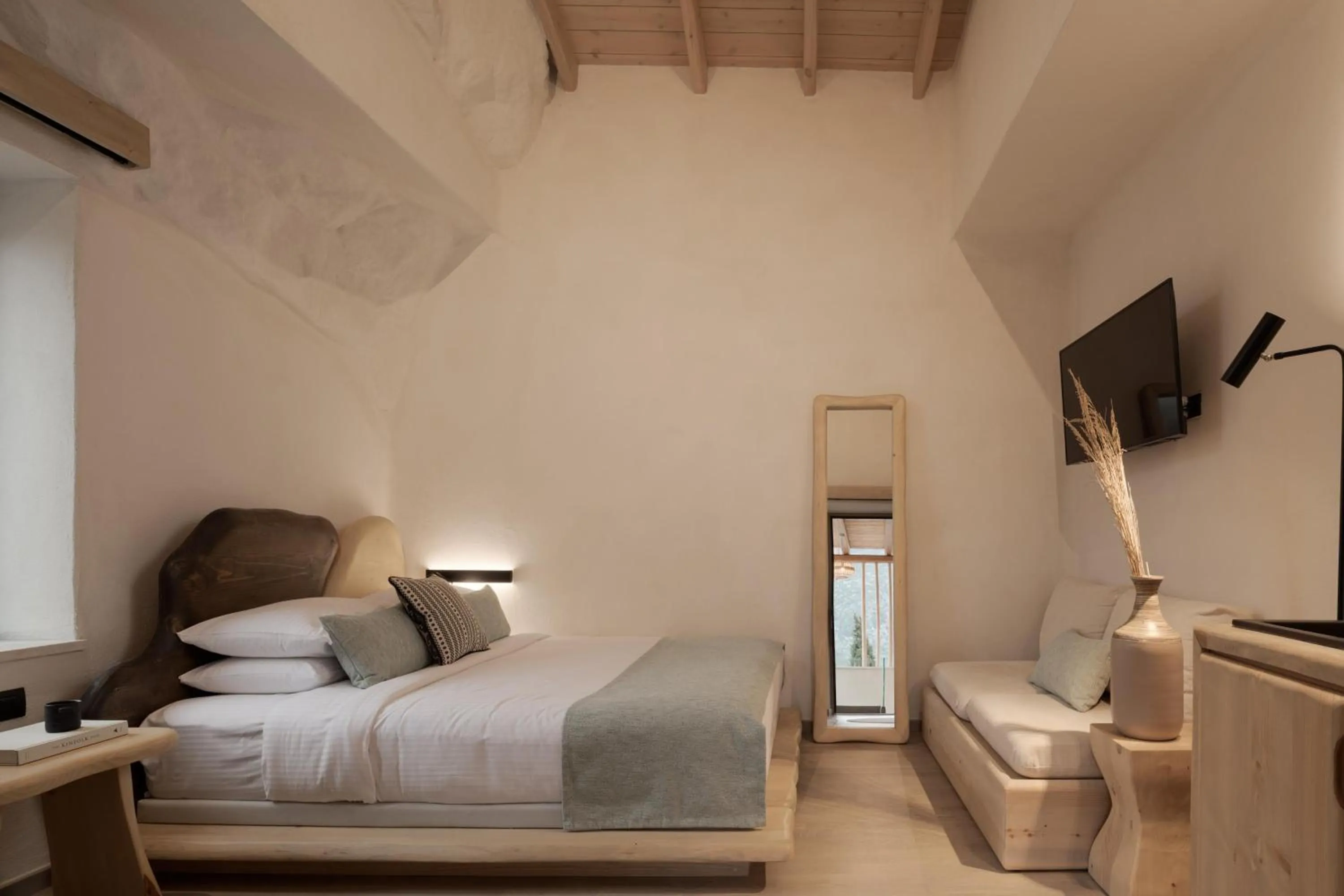 Photo of the whole room, Bed in Manili Boutique Suites & Villas