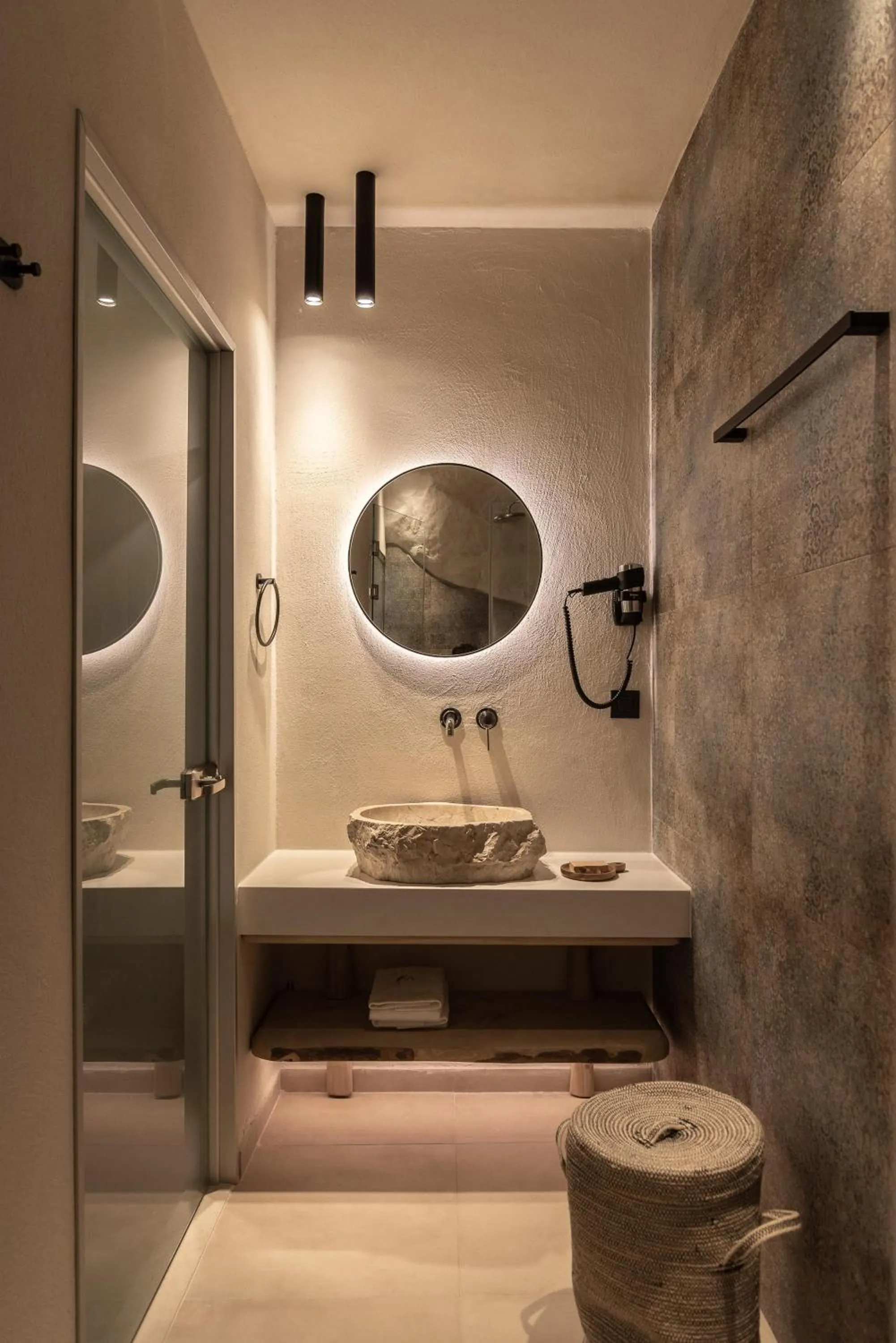 Bathroom in Manili Boutique Suites & Villas
