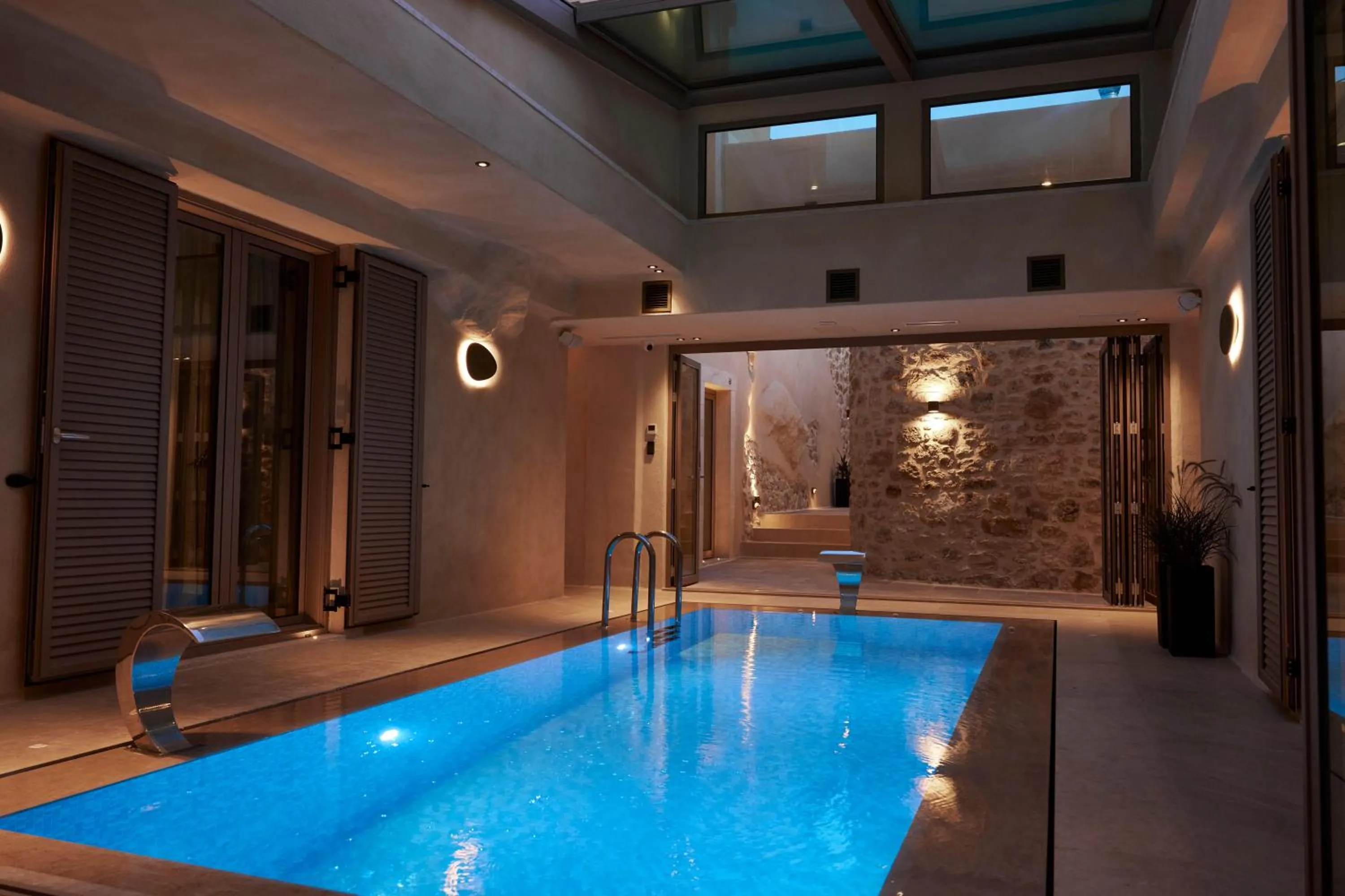 Swimming pool in Manili Boutique Suites & Villas