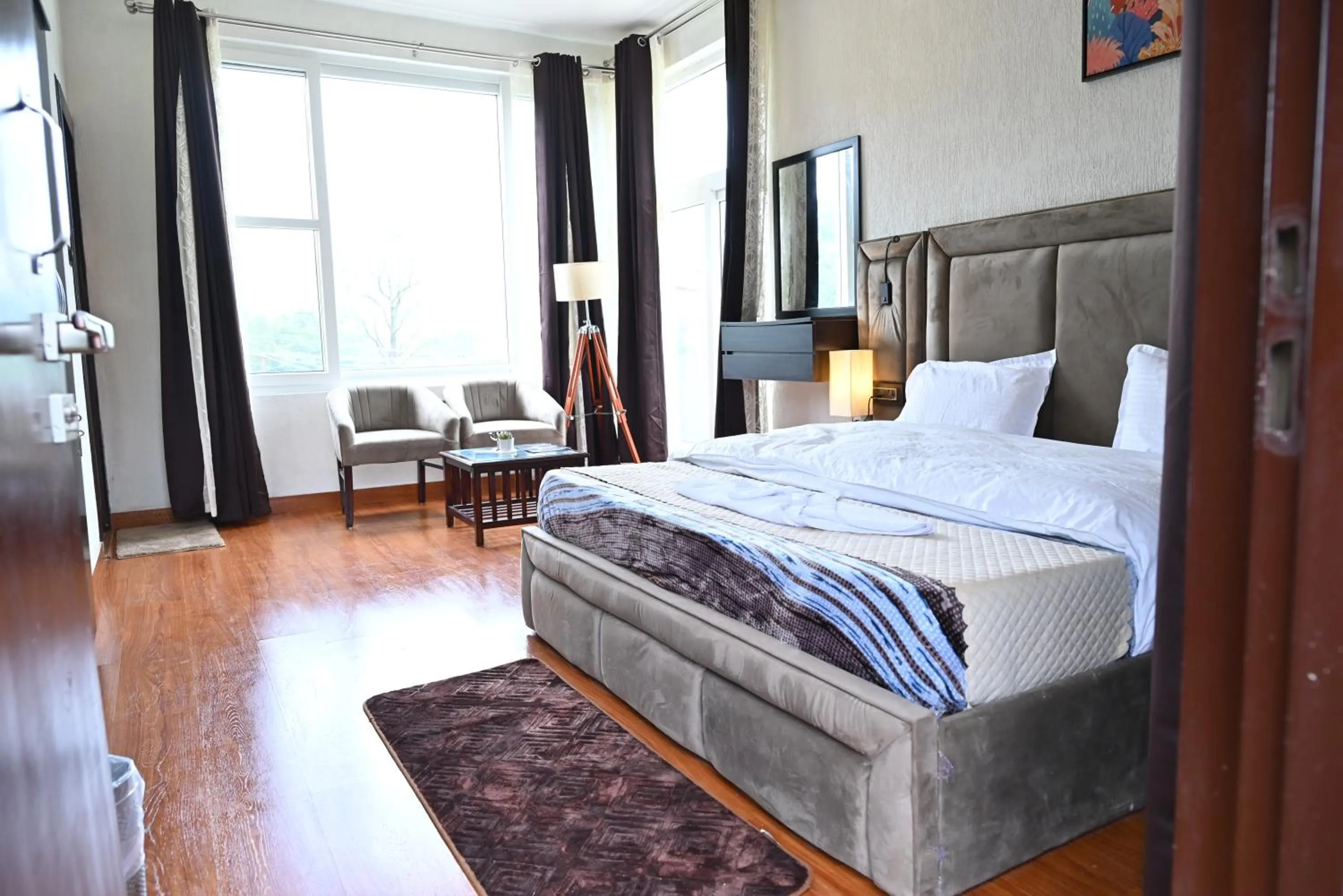 Photo of the whole room, Bed in The Blossom Glee