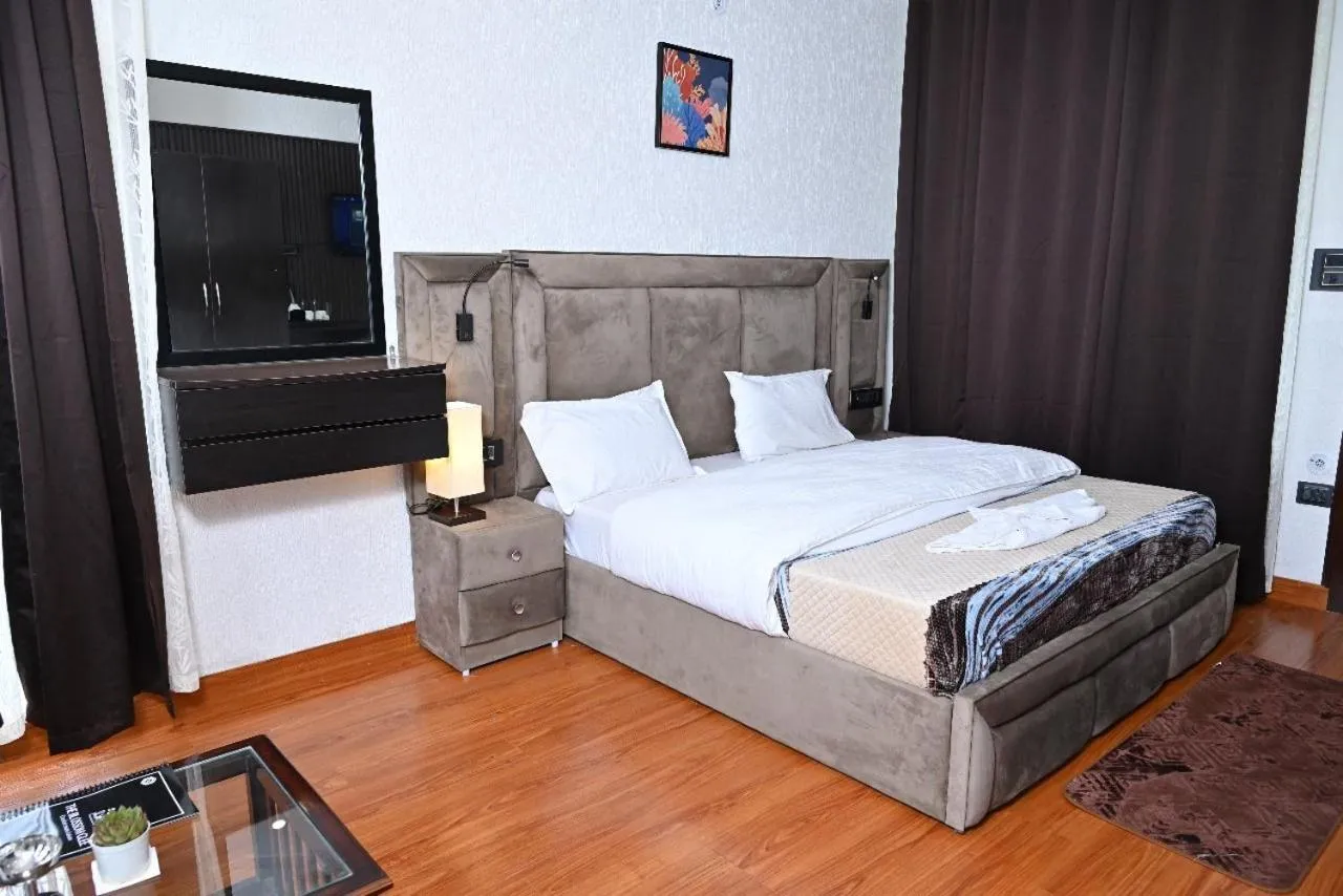 Bed in The Blossom Glee