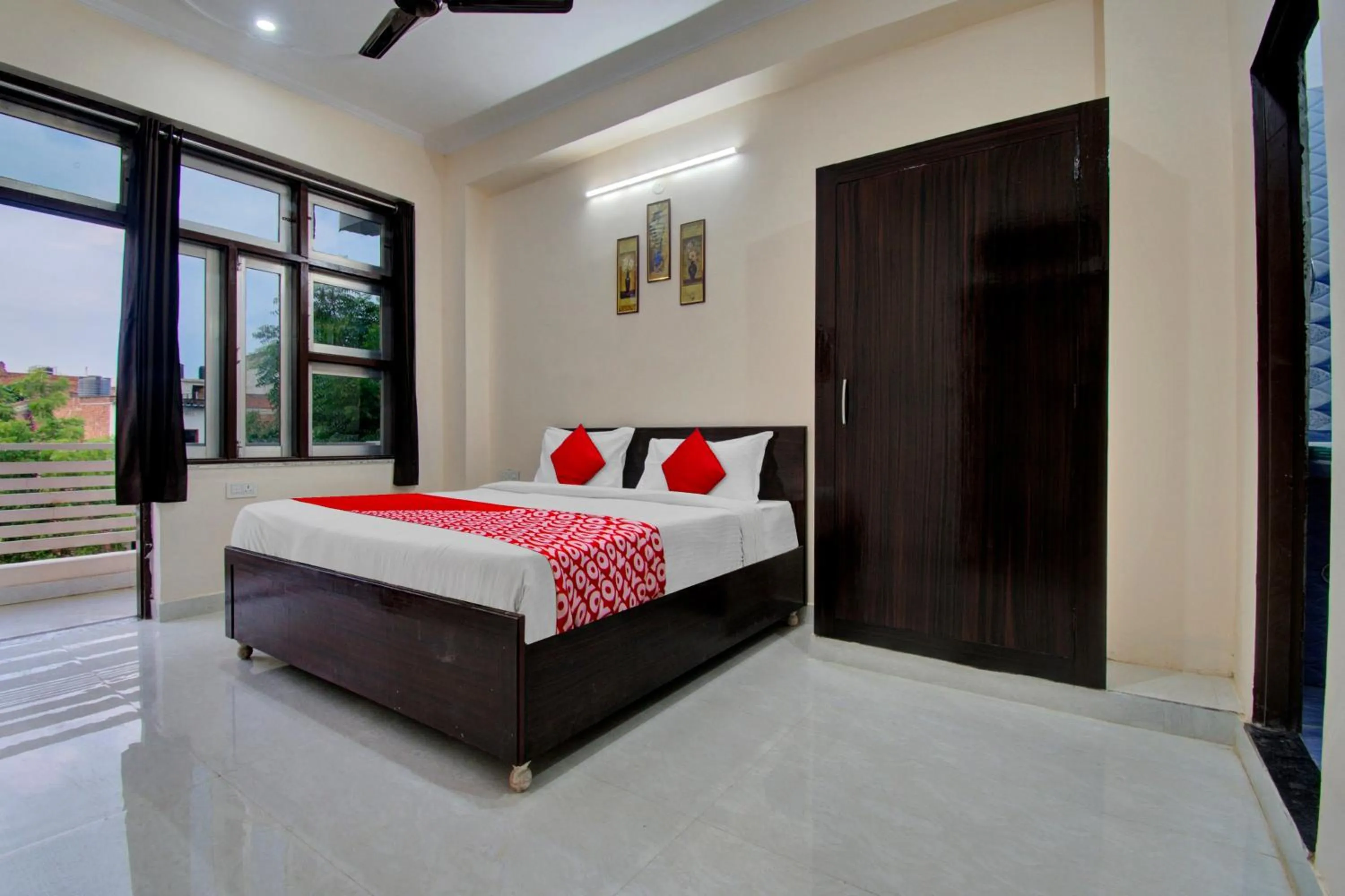 Bedroom, Bed in Hotel O Shree Shyam Palace