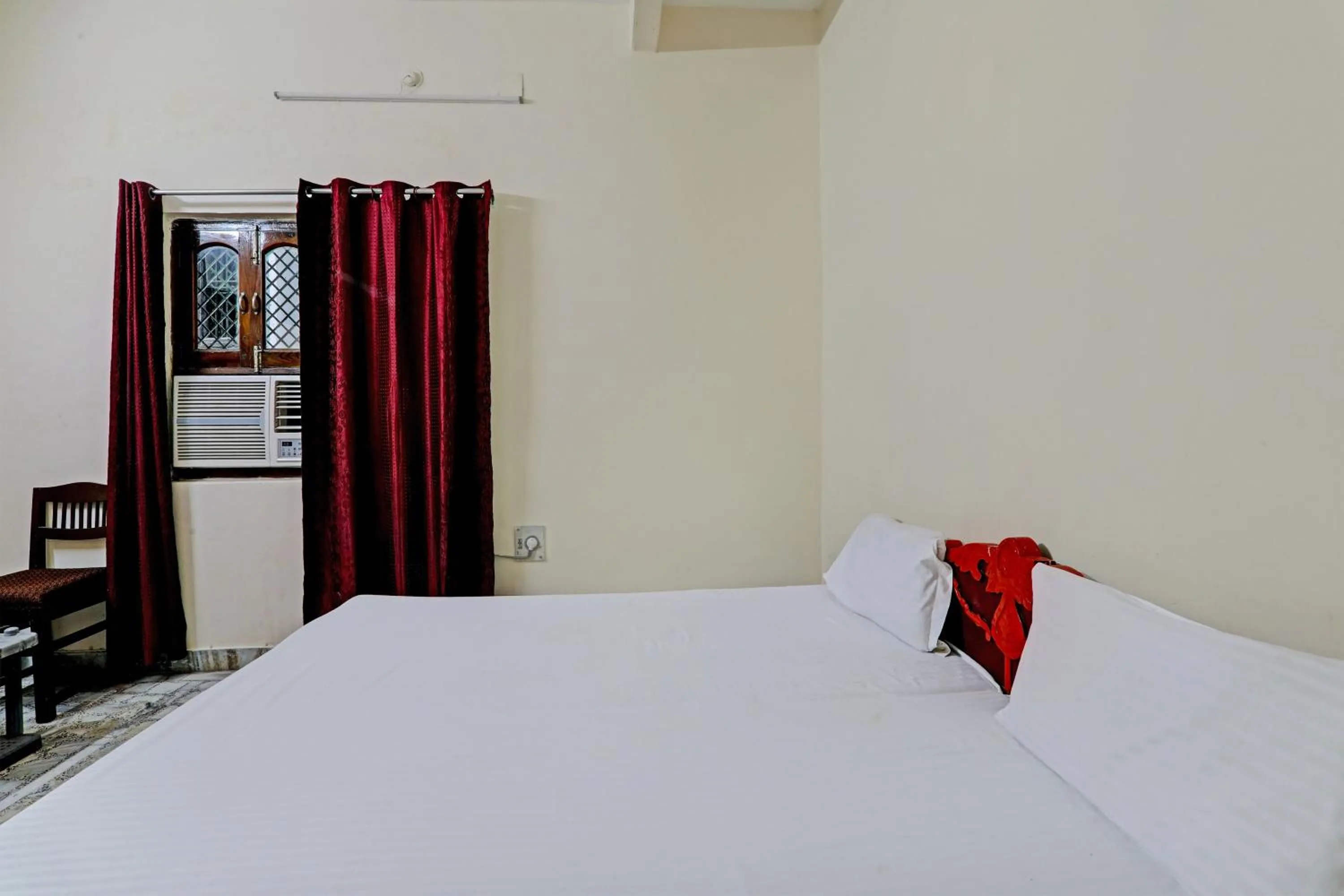 Bedroom in Hotel O PG ON GANGES