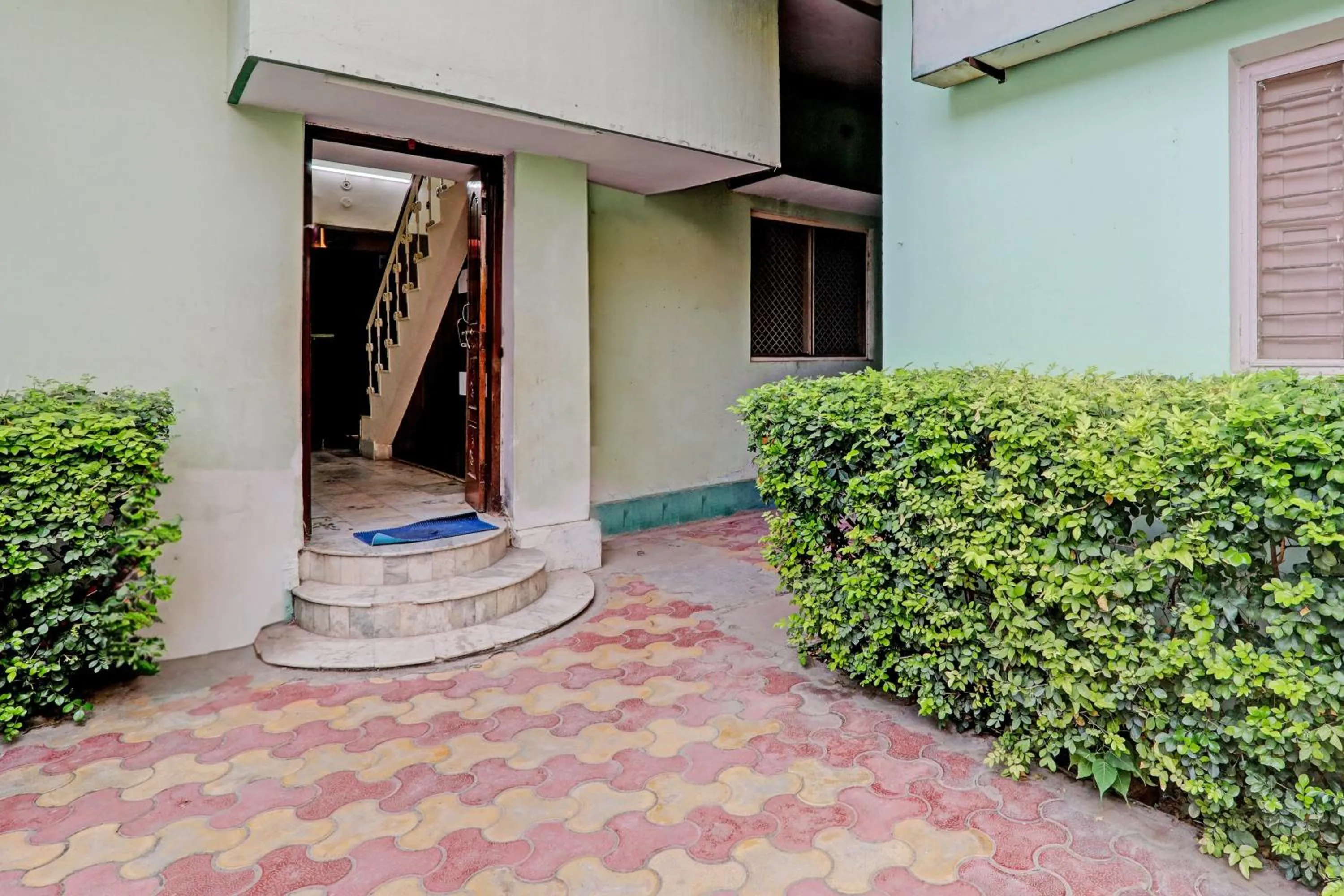 Facade/entrance in Hotel O PG ON GANGES
