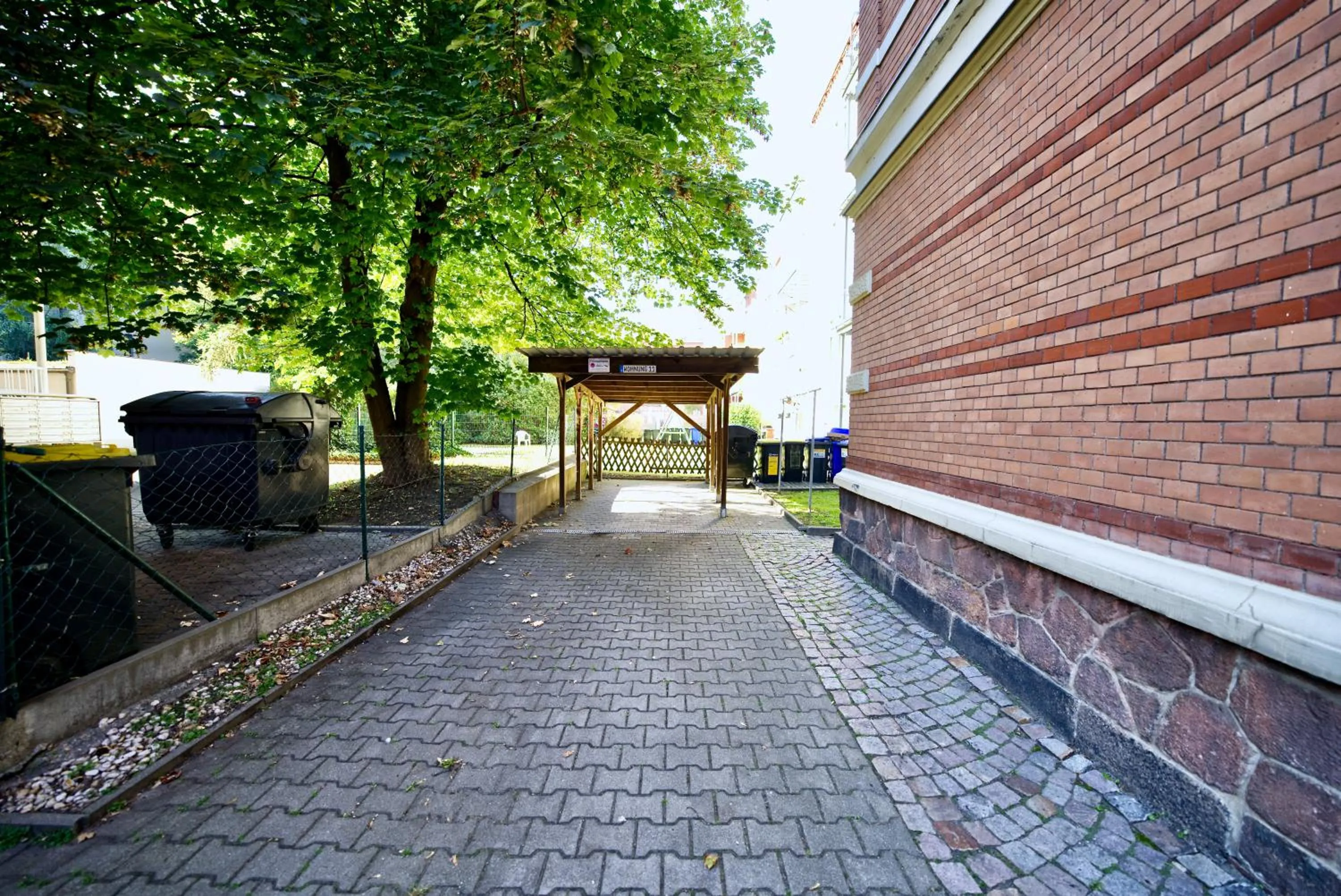 Property building in EDLER WOHNRAUM Noble Stadtoase mit Boxspringbett, Kaffeevollautomat & Parkplatz