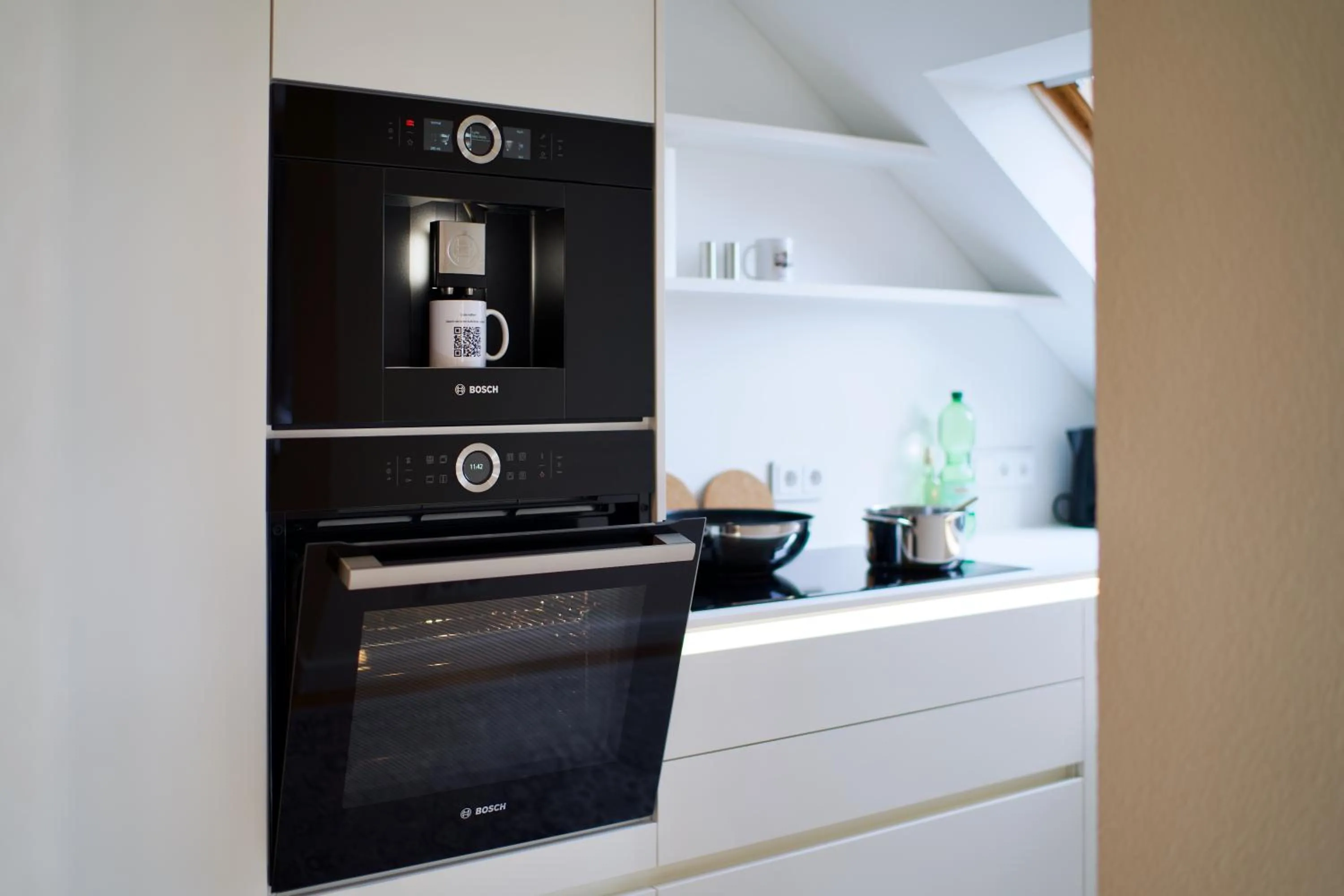 Coffee/tea facilities in EDLER WOHNRAUM Noble Stadtoase mit Boxspringbett, Kaffeevollautomat & Parkplatz