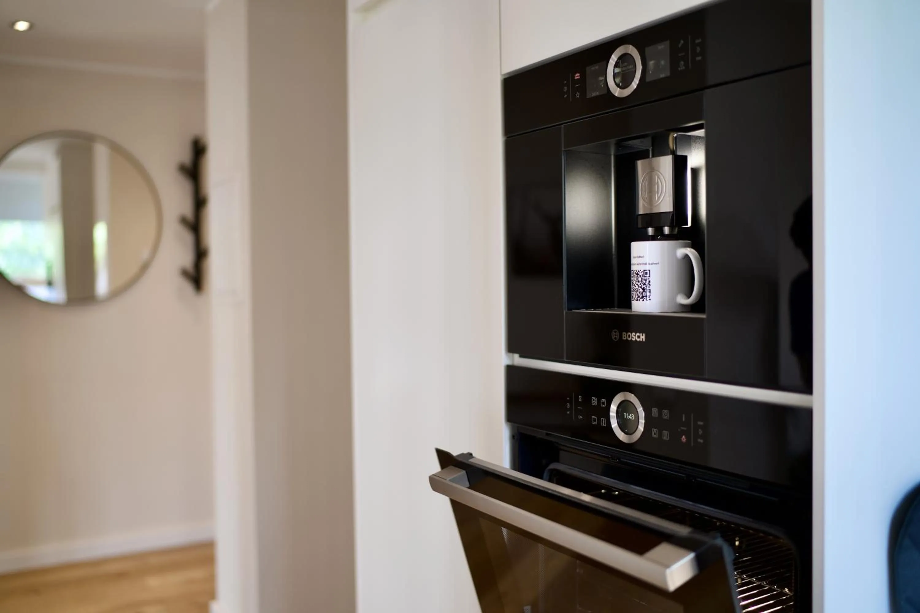 Coffee/tea facilities in EDLER WOHNRAUM Noble Stadtoase mit Boxspringbett, Kaffeevollautomat & Parkplatz