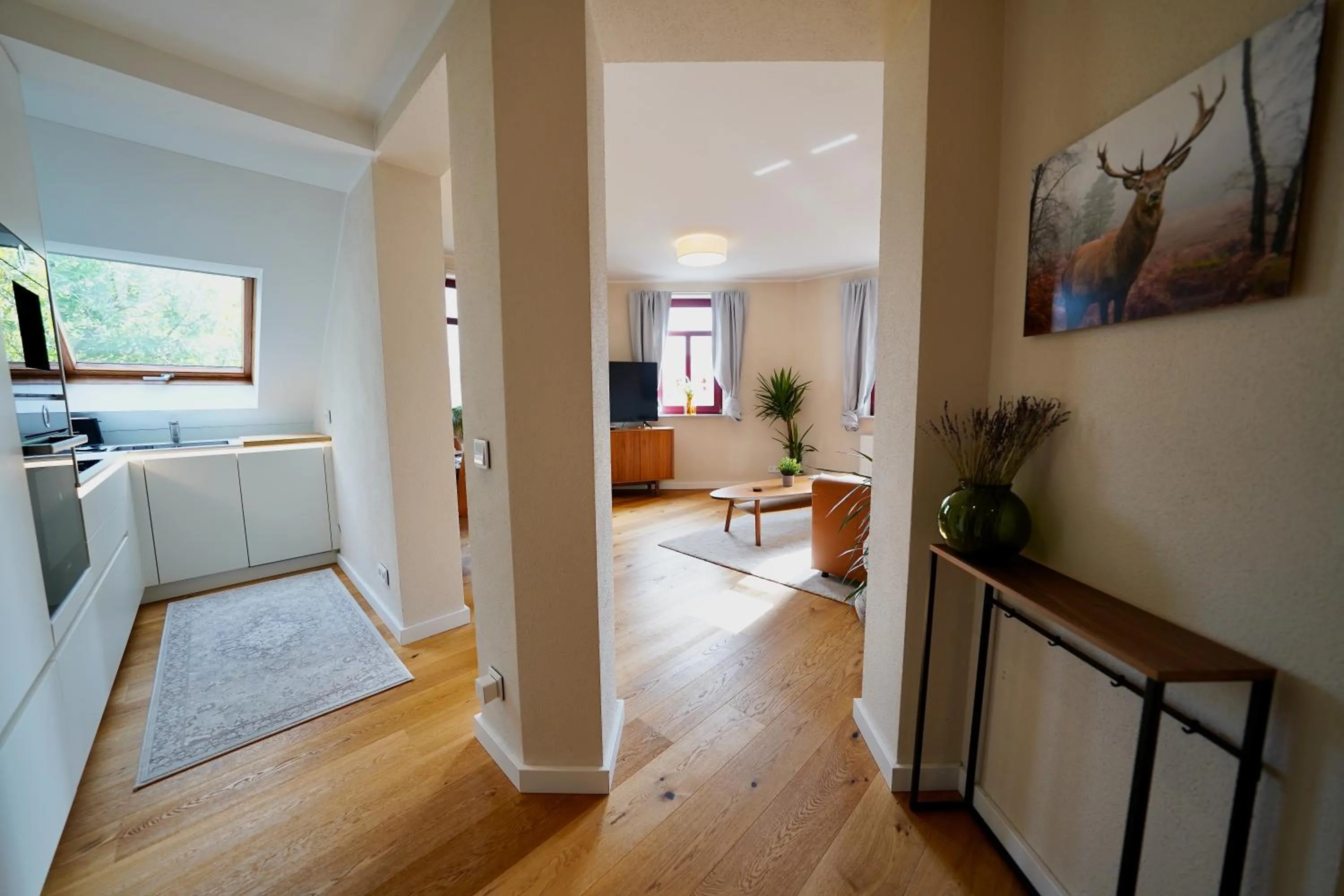TV and multimedia in EDLER WOHNRAUM Noble Stadtoase mit Boxspringbett, Kaffeevollautomat & Parkplatz