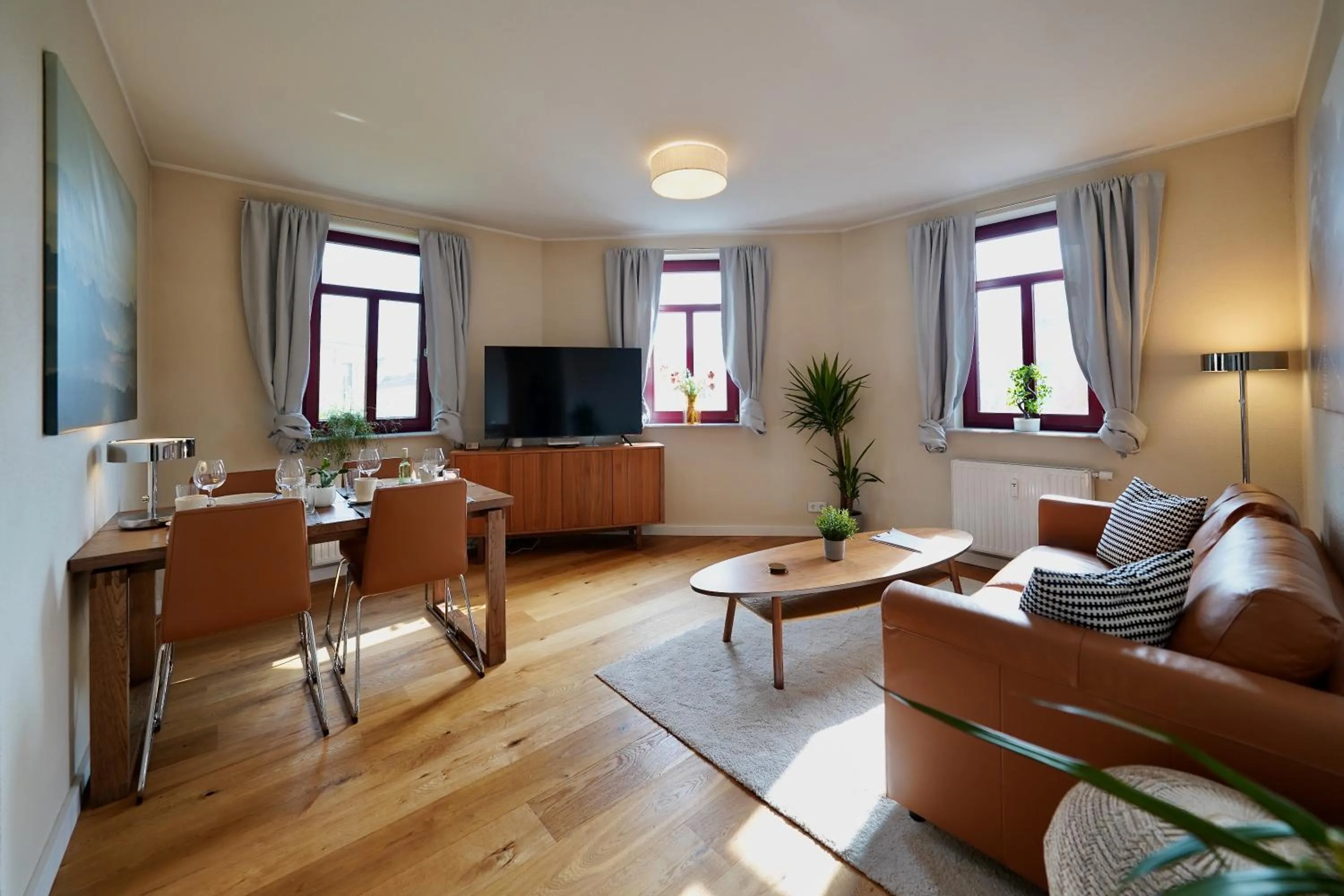 TV and multimedia in EDLER WOHNRAUM Noble Stadtoase mit Boxspringbett, Kaffeevollautomat & Parkplatz