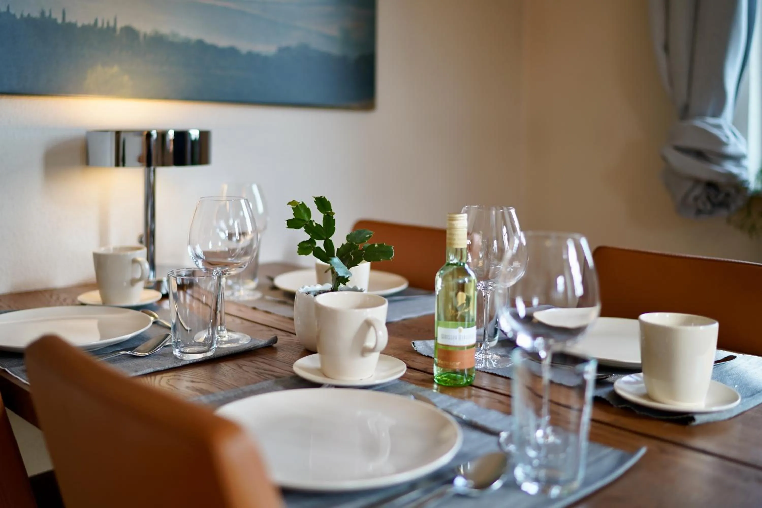 Food and drinks in EDLER WOHNRAUM Noble Stadtoase mit Boxspringbett, Kaffeevollautomat & Parkplatz