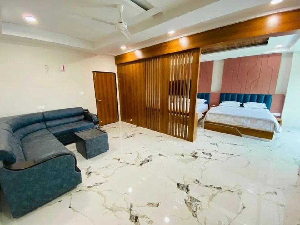 Bedroom, Bed in Hotel Kardhar Inn