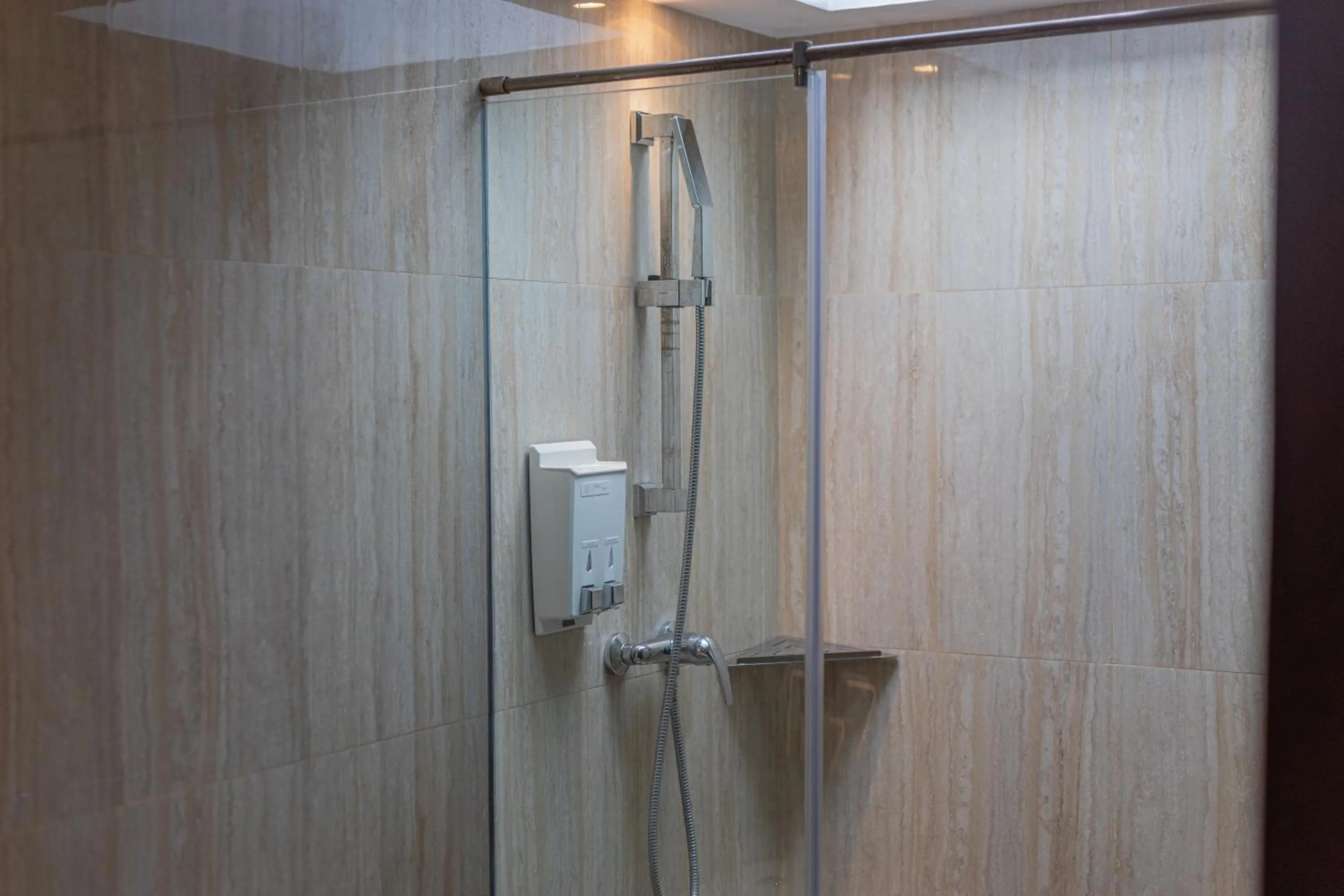 Shower in Munduk Kupang Sekumpul Villa