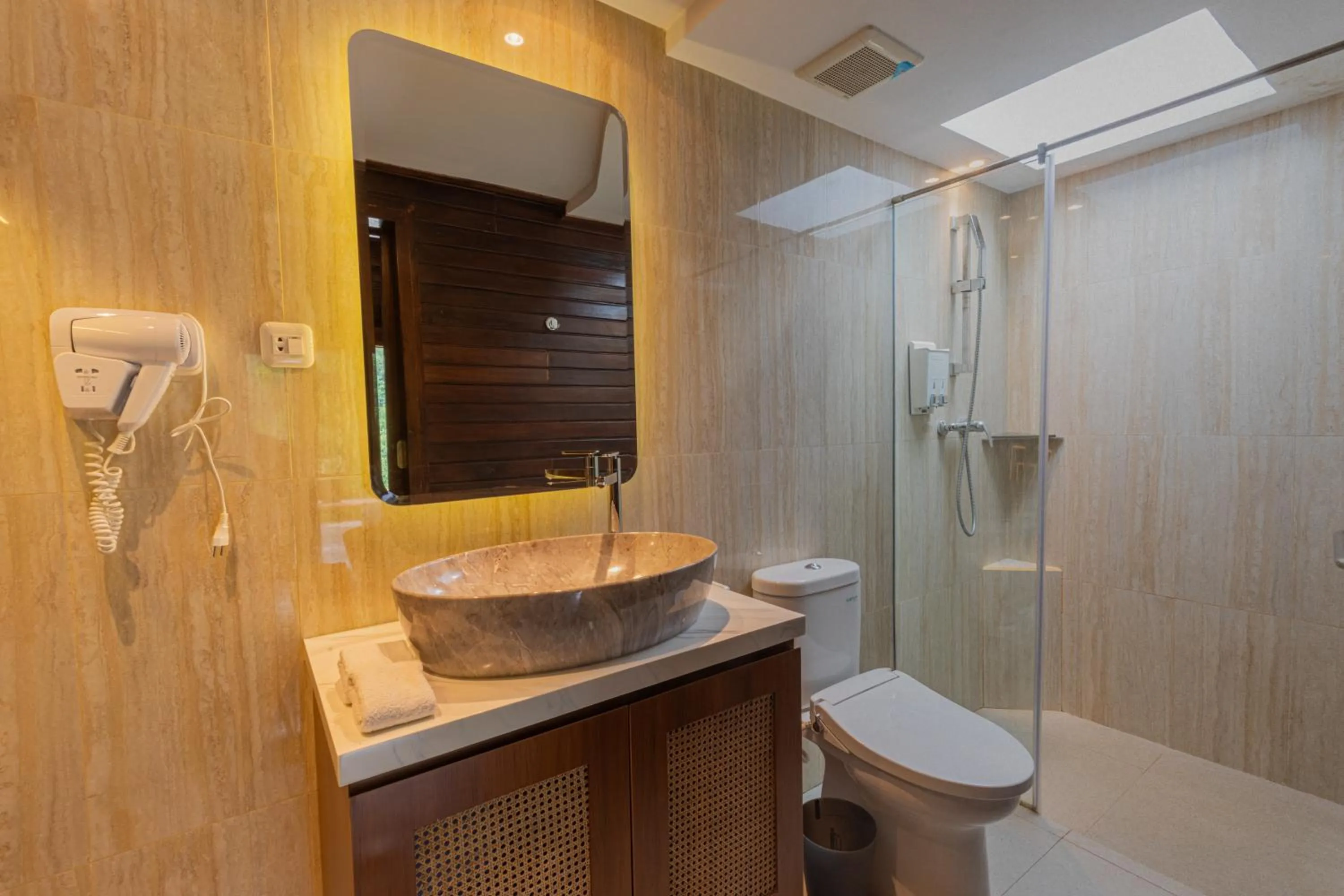 Shower in Munduk Kupang Sekumpul Villa