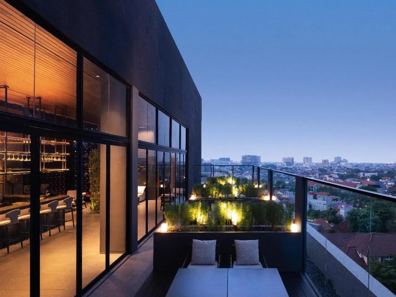 Lounge or bar in REZ Hotel Semarang