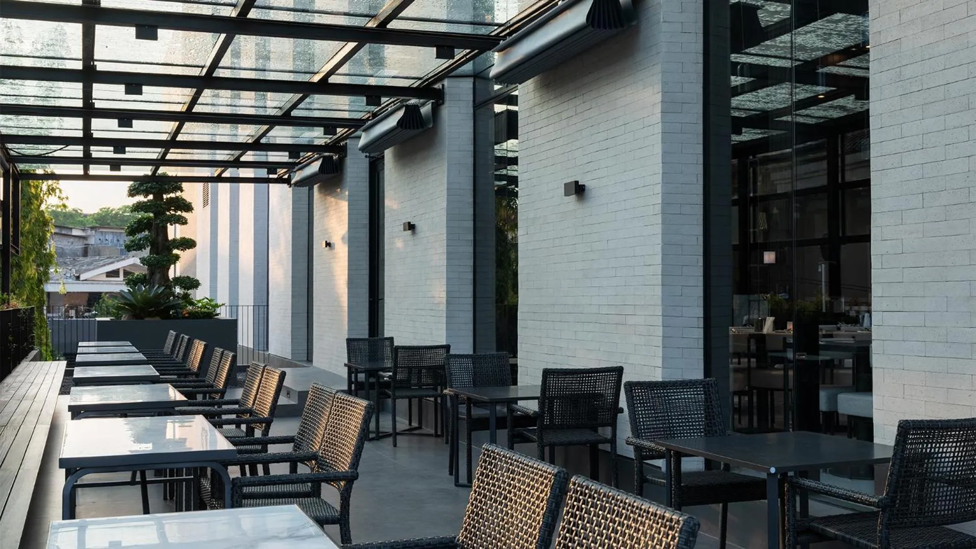 Restaurant/places to eat in REZ Hotel Semarang