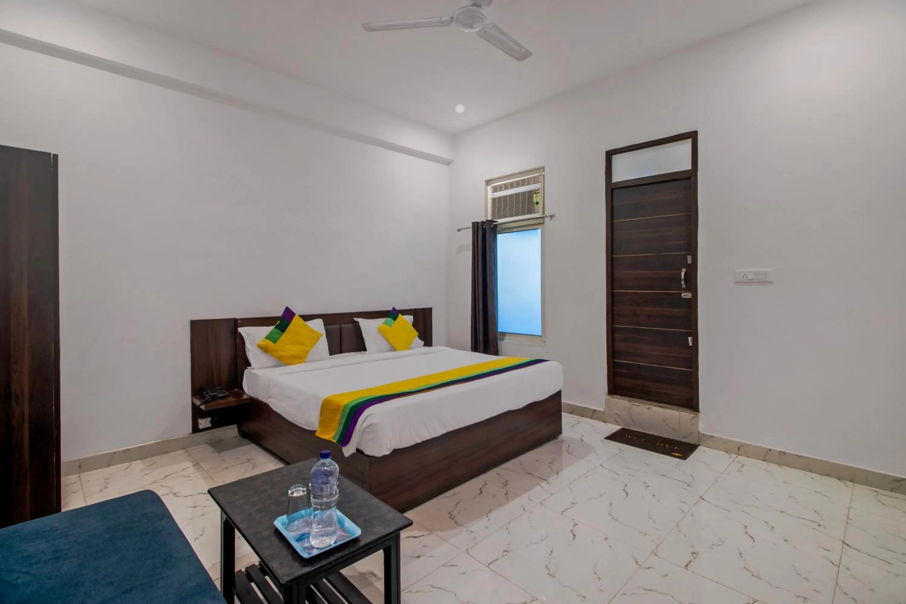 Bedroom, Bed in OYO Flagship Om Pushp Residency