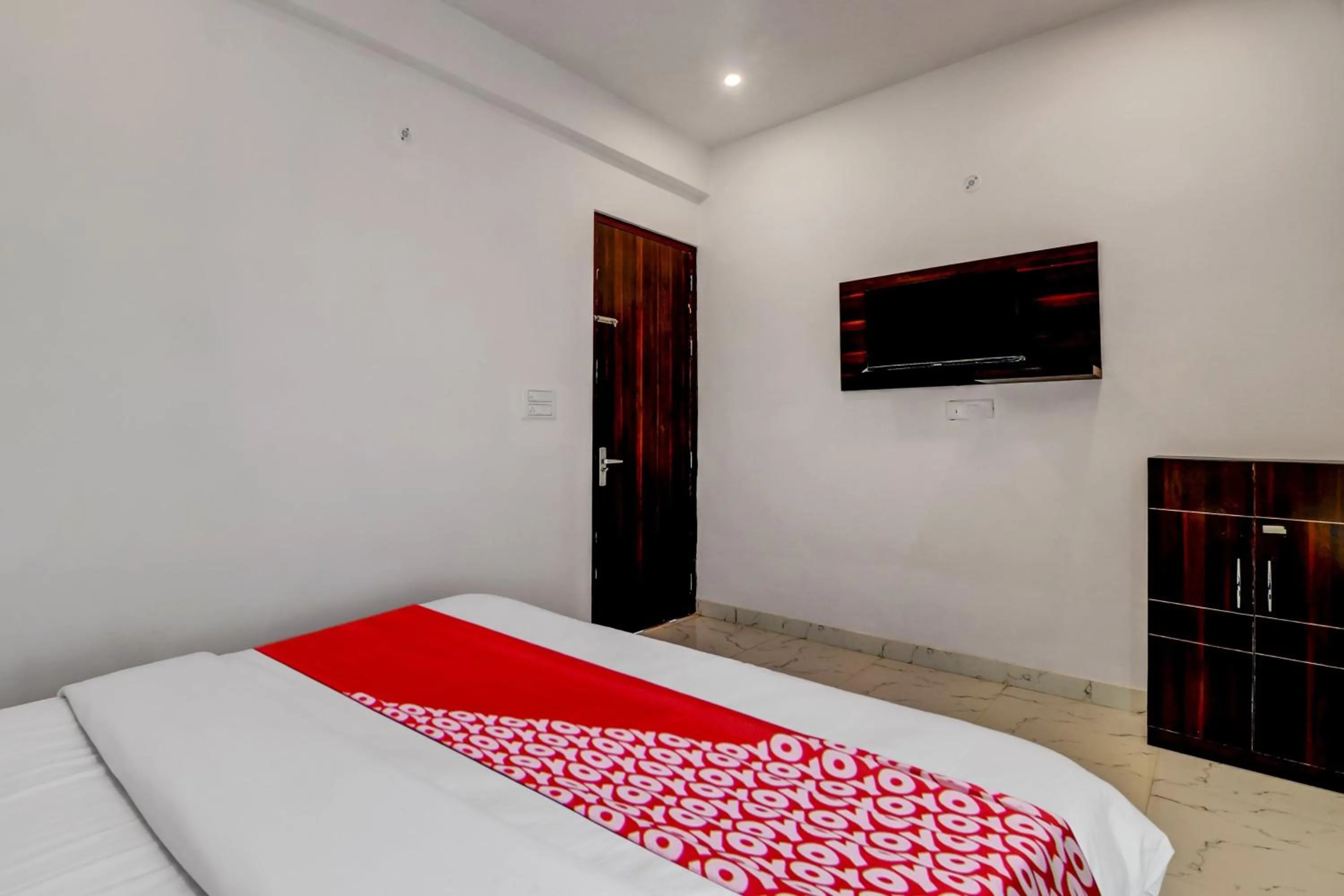 Bedroom in Itsy Hotels Om Pushp Residency