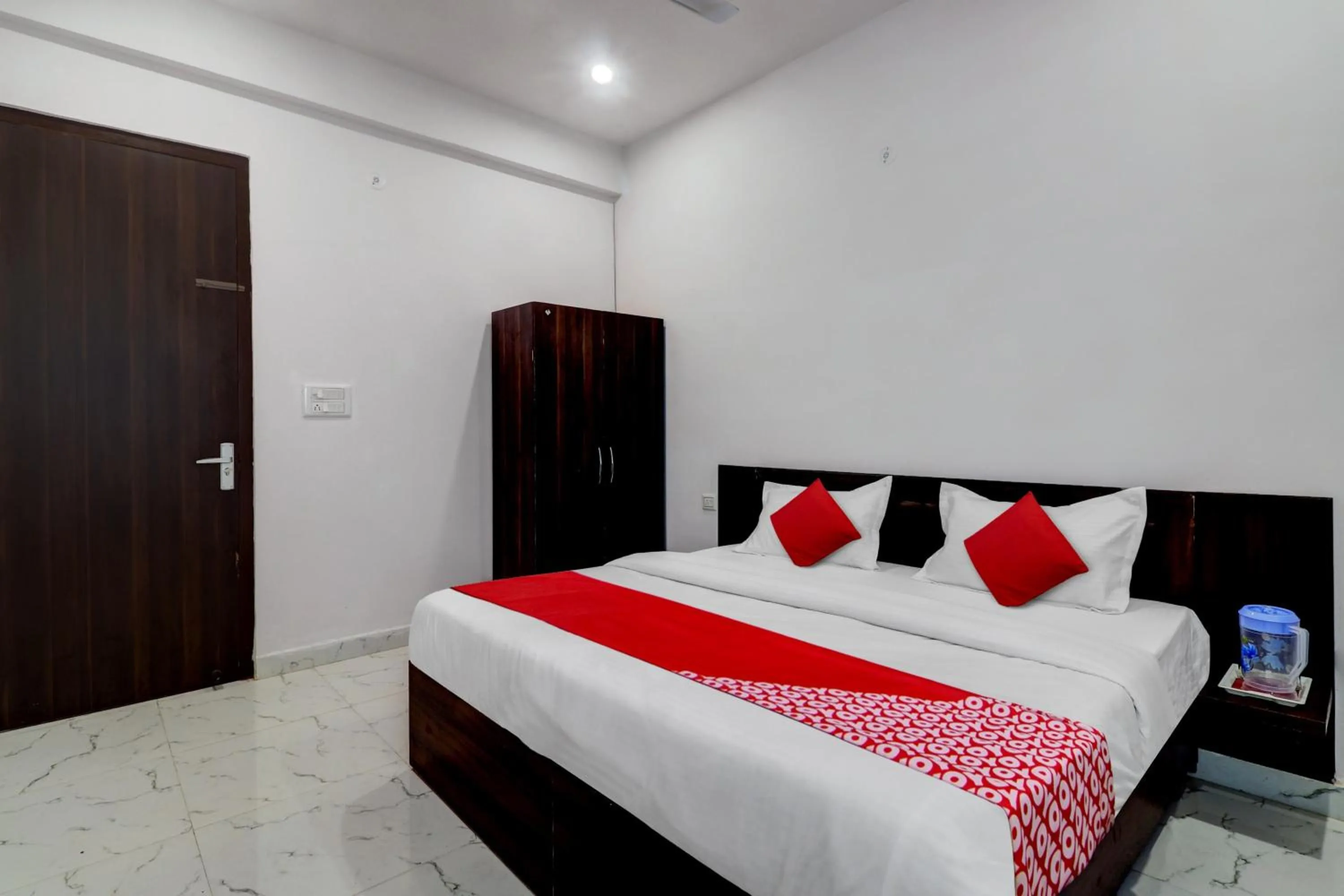 Bedroom in Itsy Hotels Om Pushp Residency