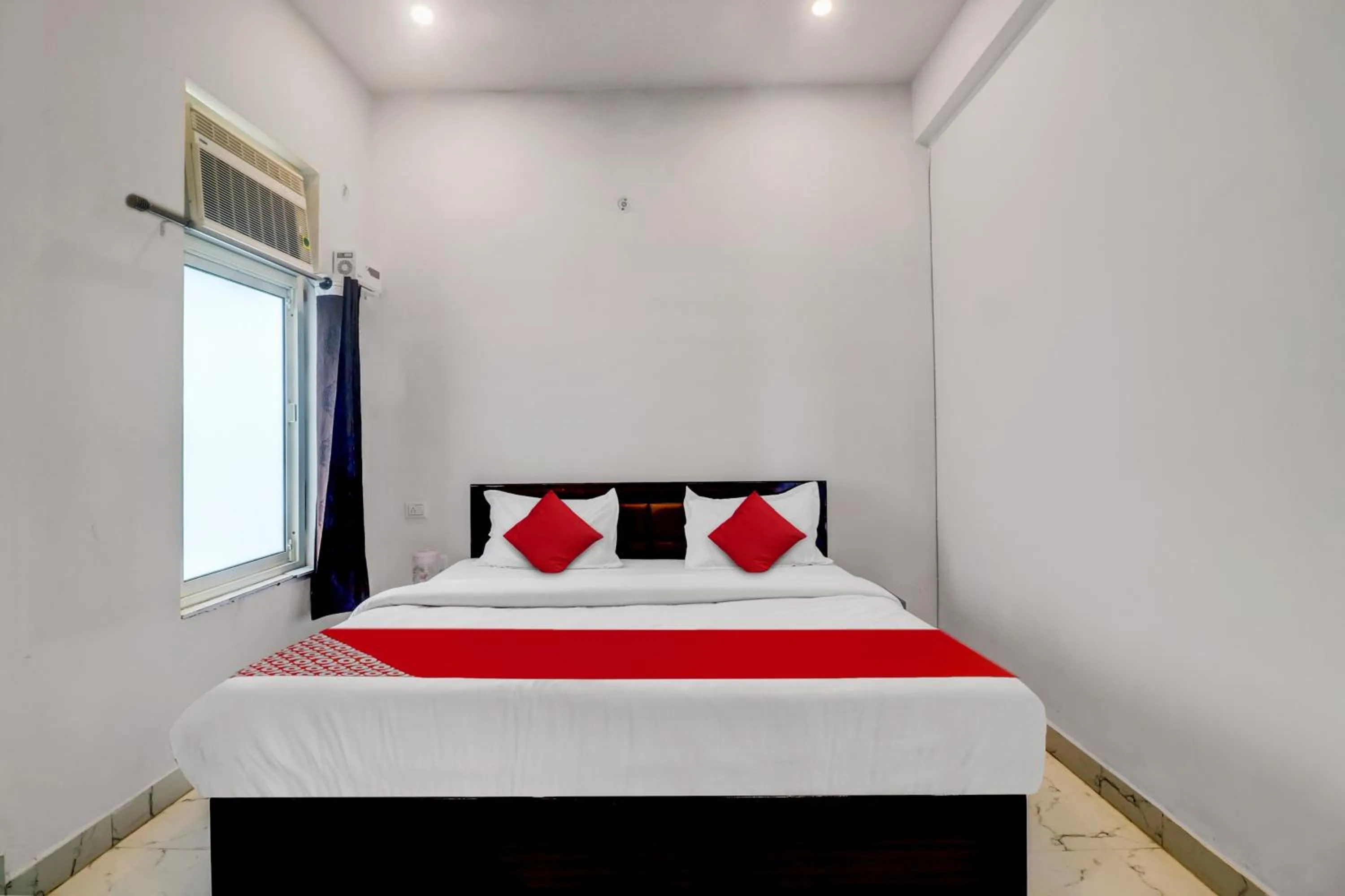 Bedroom in Itsy Hotels Om Pushp Residency