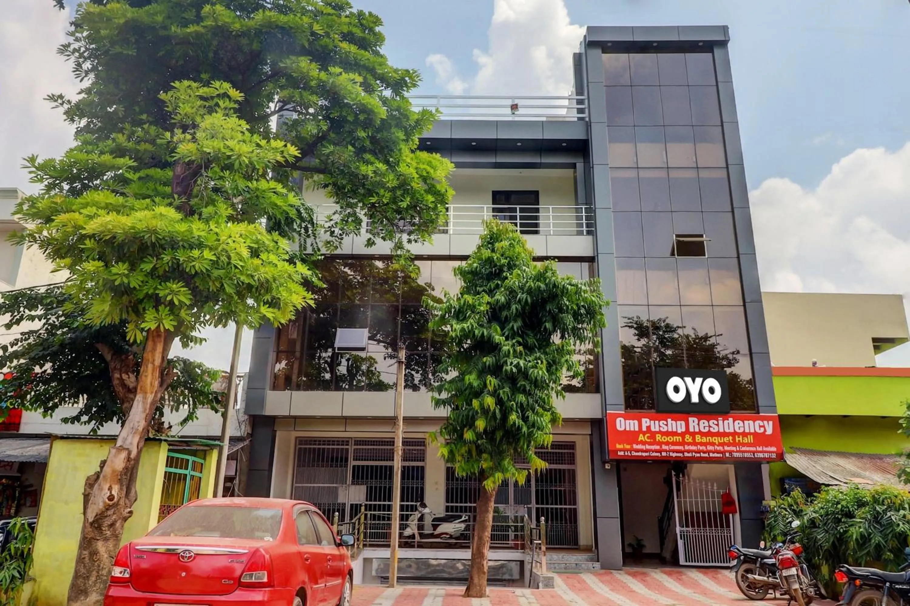 Facade/entrance in Itsy Hotels Om Pushp Residency