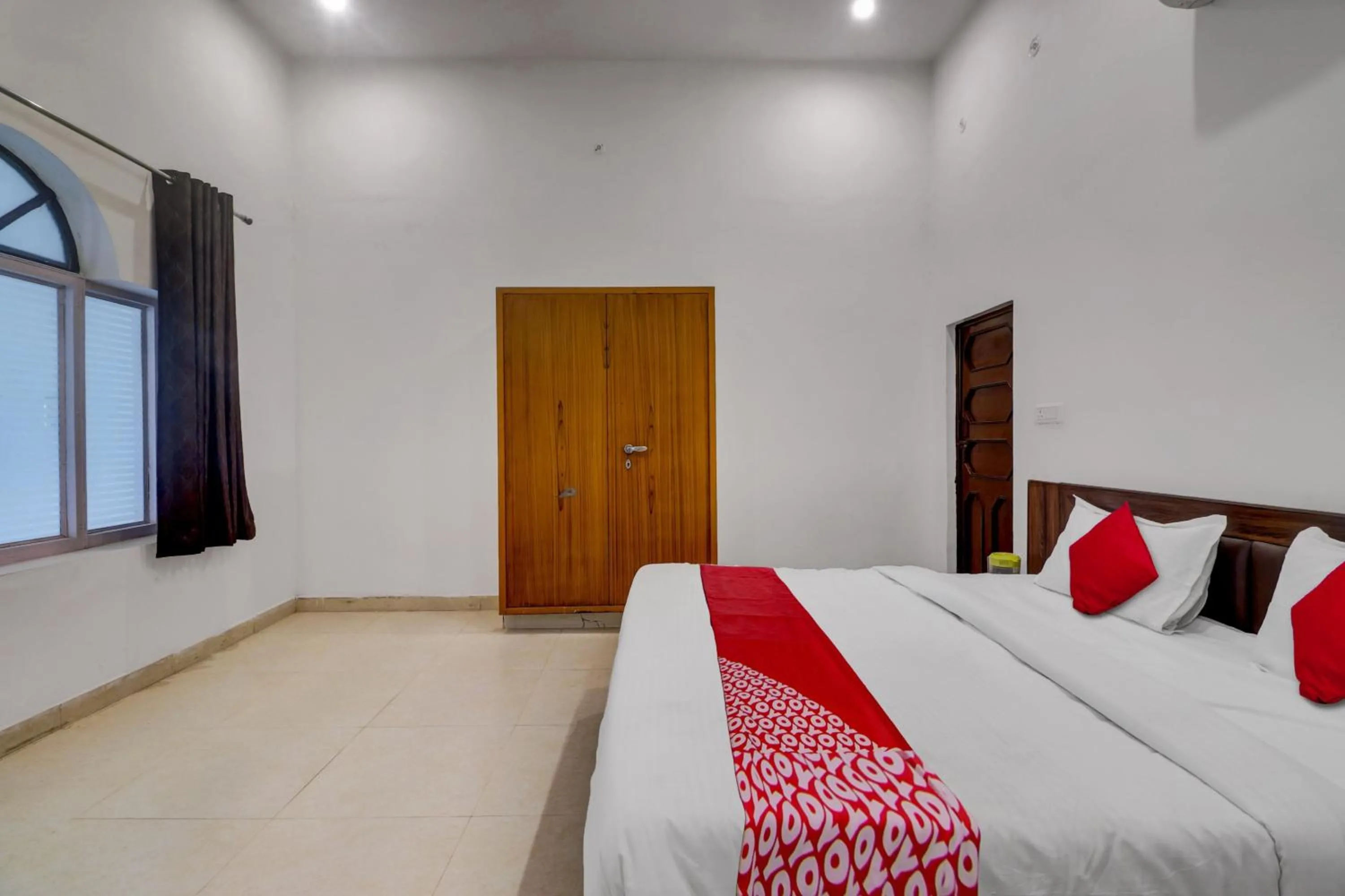 Bedroom in Itsy Hotels Om Pushp Residency