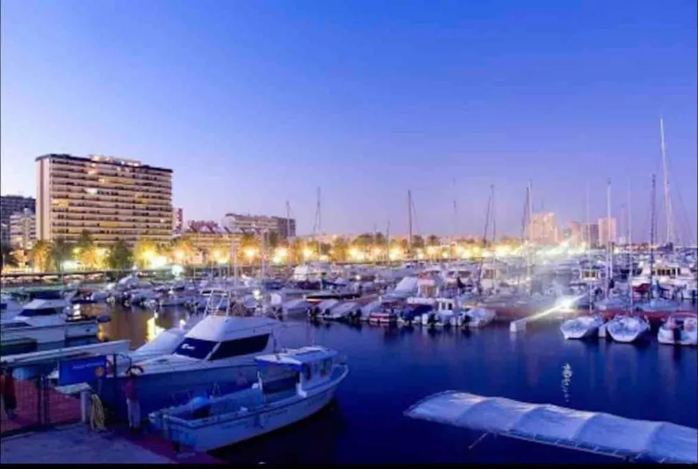 Precioso apartamento con vistas al mar. Piscina.