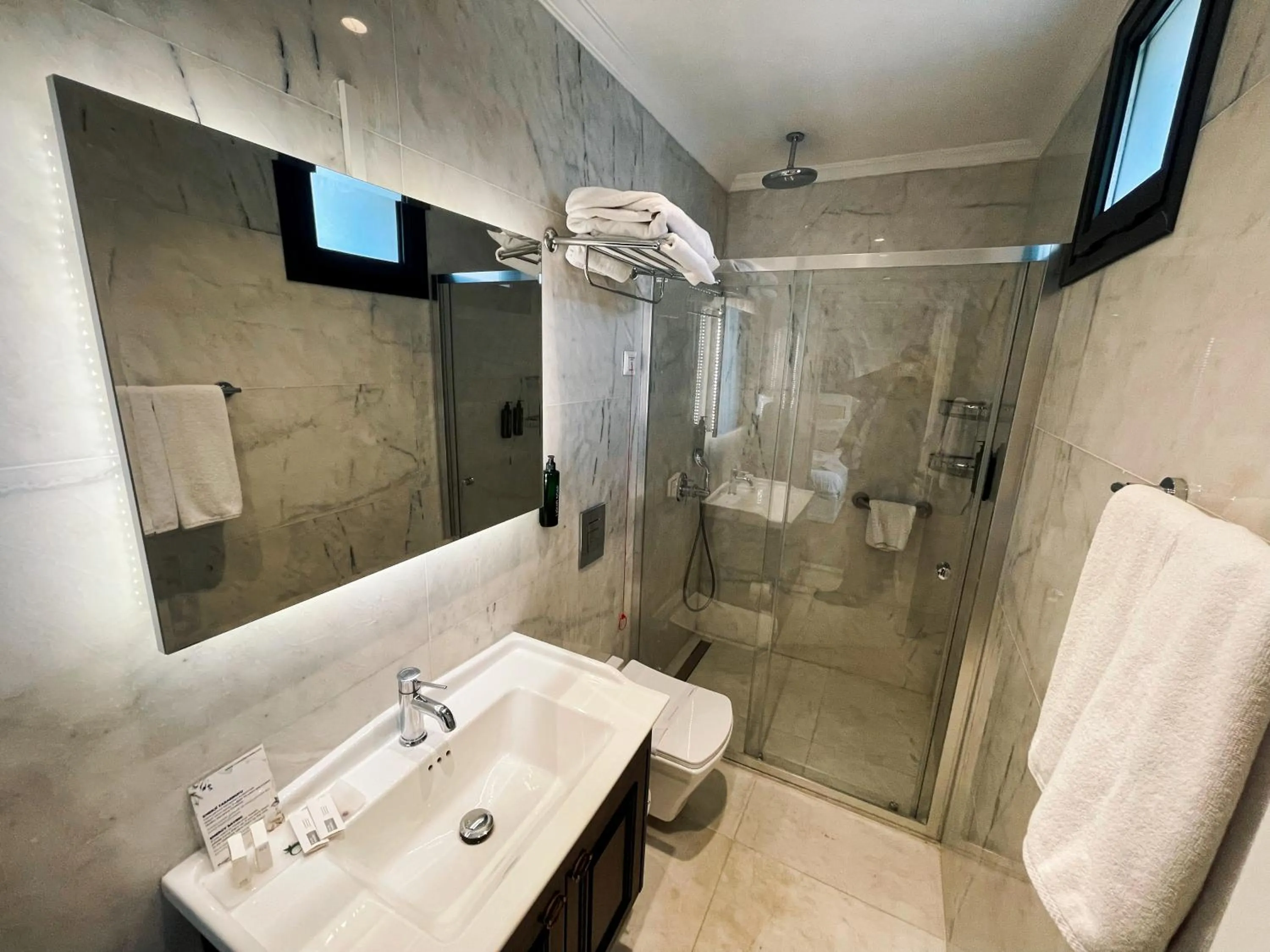 Shower in DBD Hotel Bayraklı