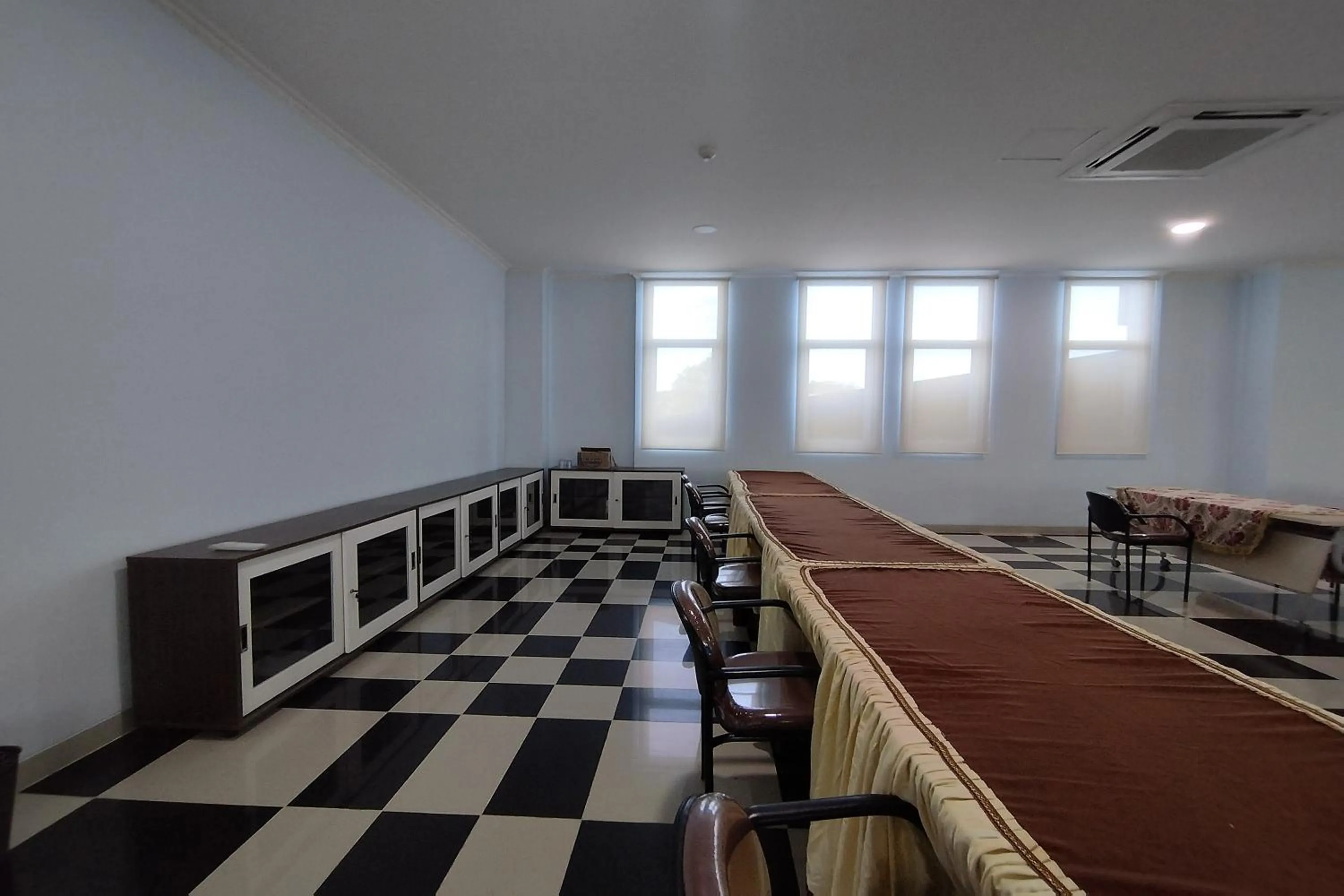 Meeting/conference room in Hotel Sutha Inn Syariah