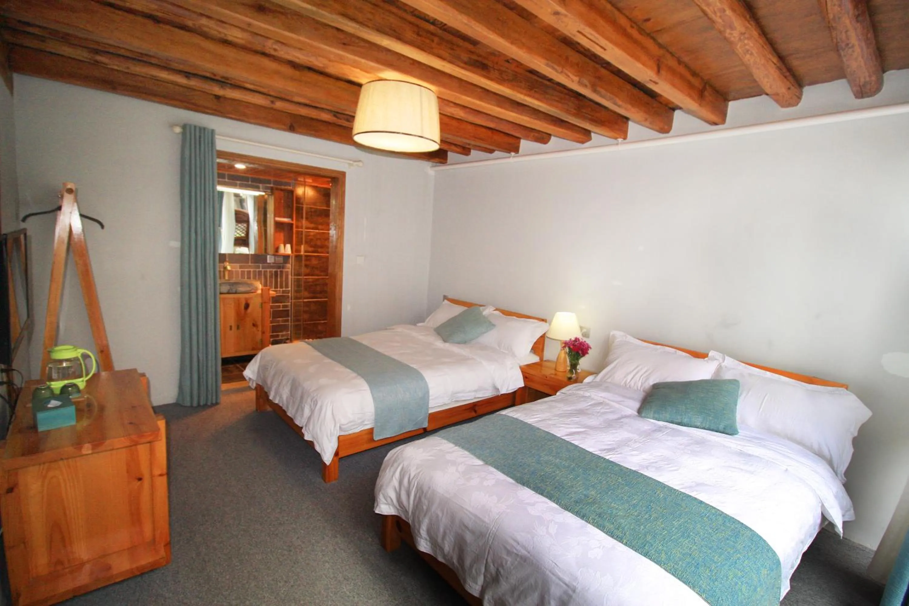 Photo of the whole room, Bed in Cabin 7 Inn