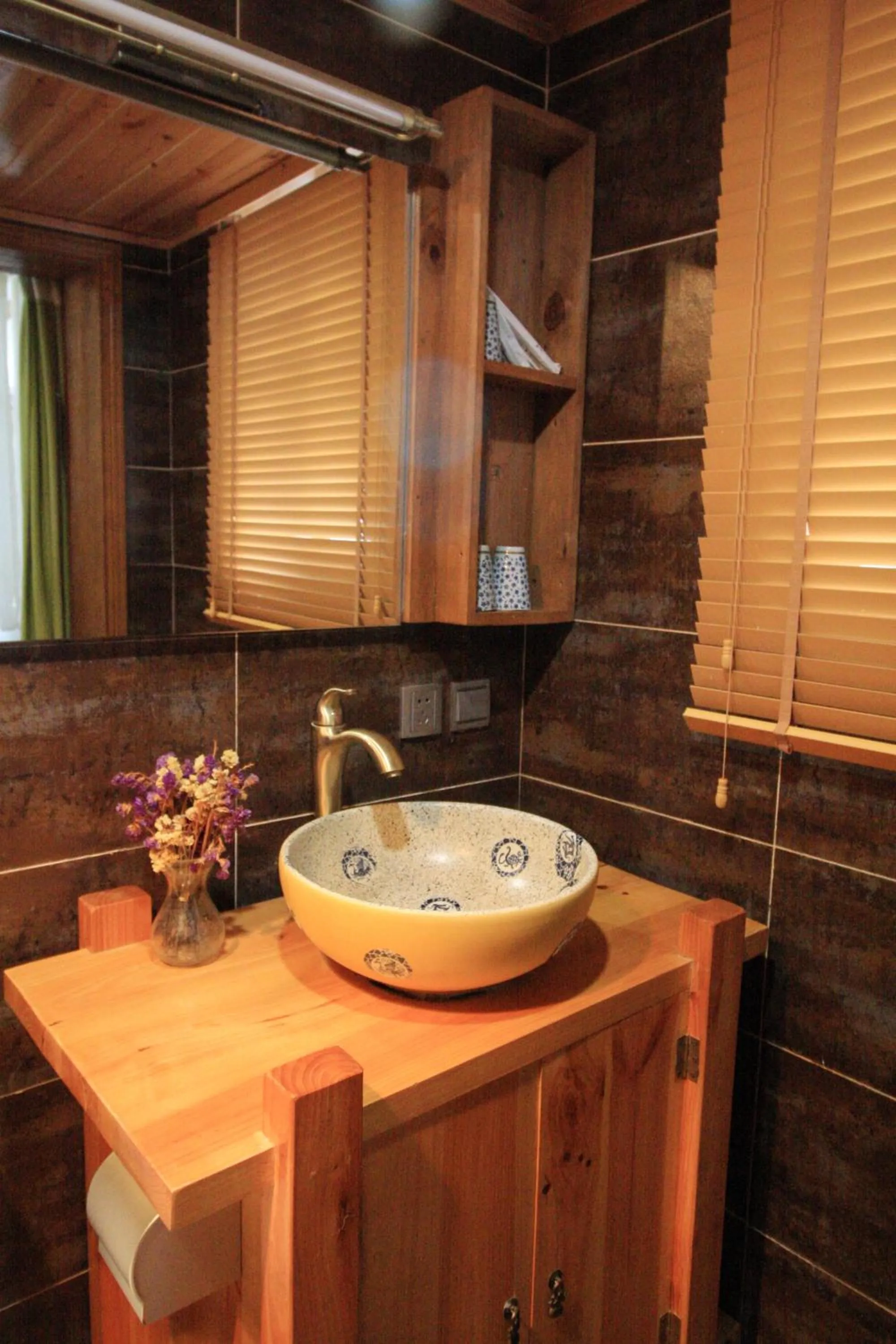 Toilet in Cabin 7 Inn