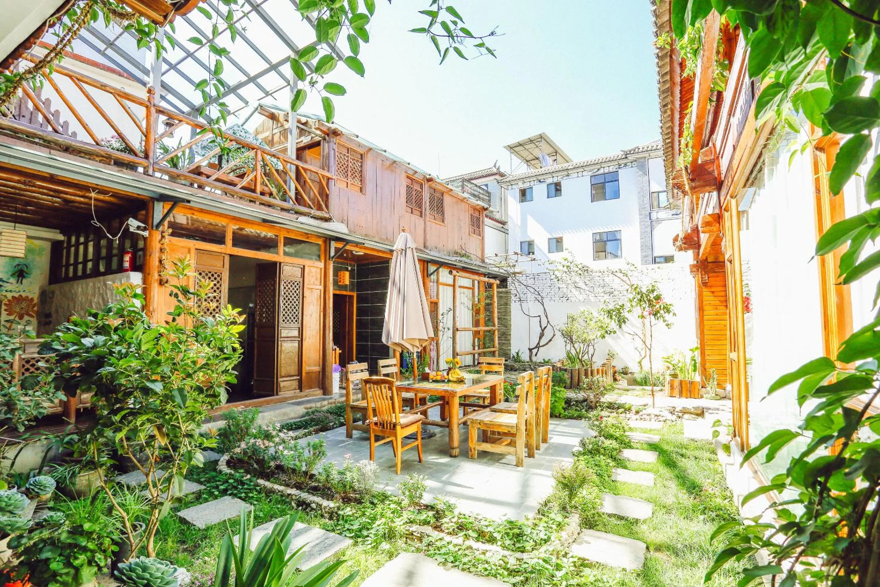 Garden view in Cabin 7 Inn