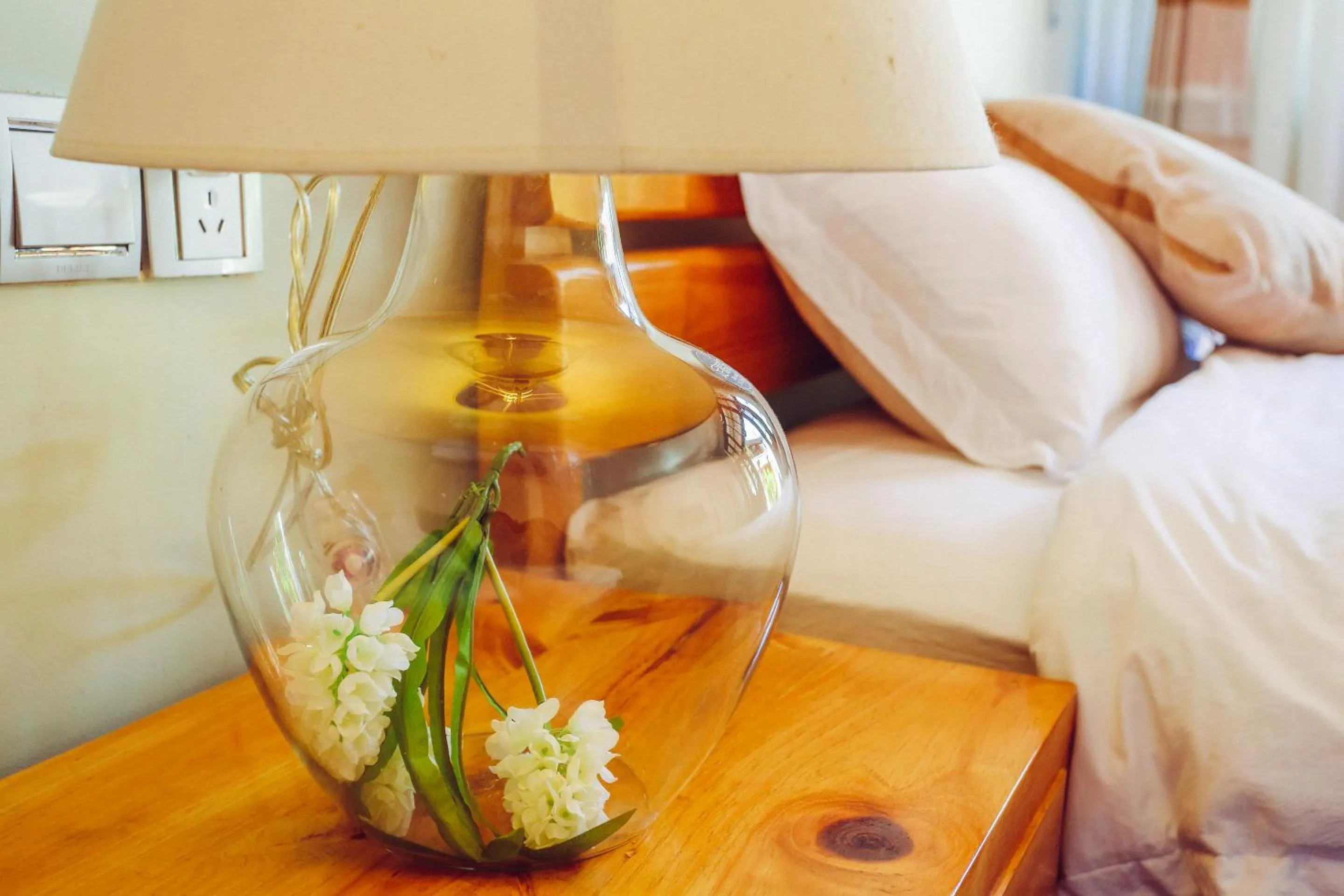 Decorative detail, Bed in Cabin 7 Inn