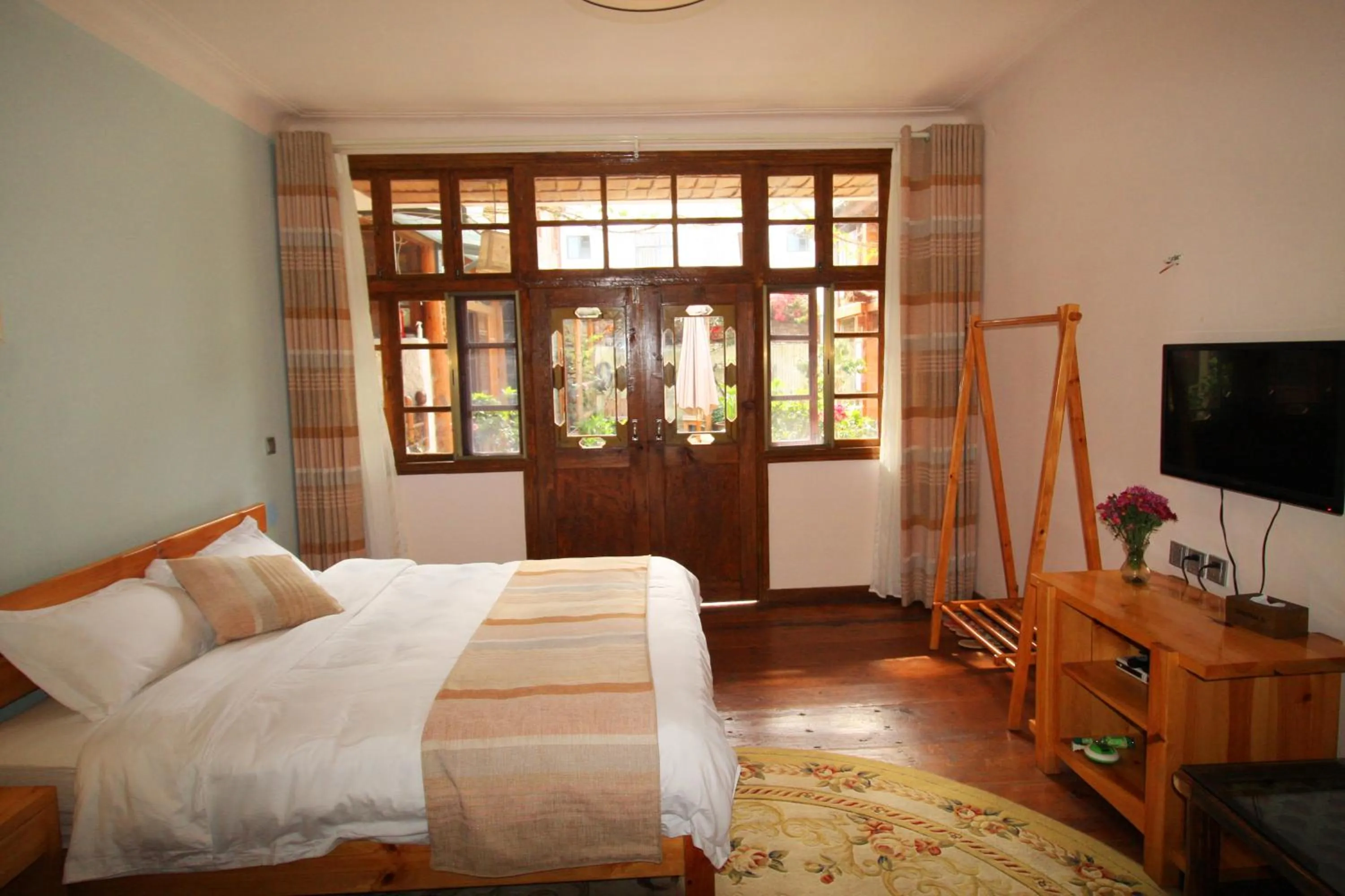 Garden view, Bed in Cabin 7 Inn