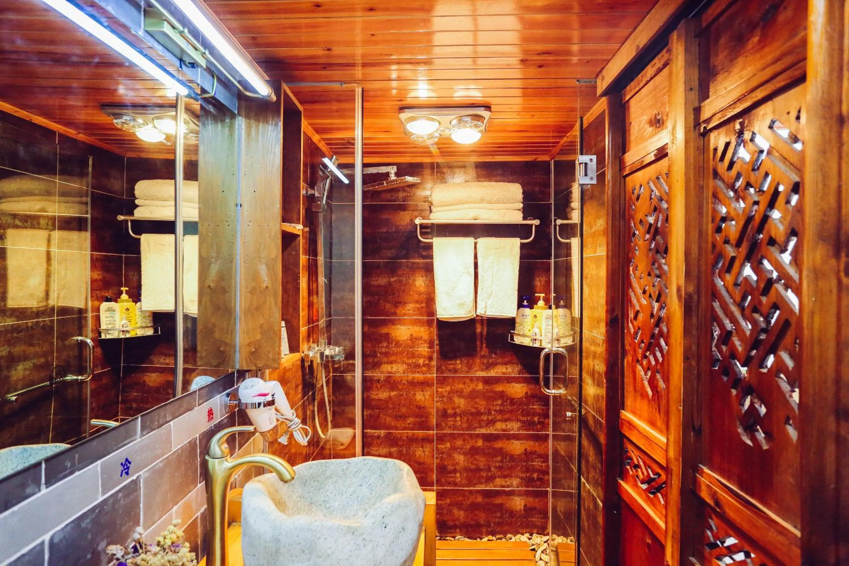 Bathroom in Cabin 7 Inn