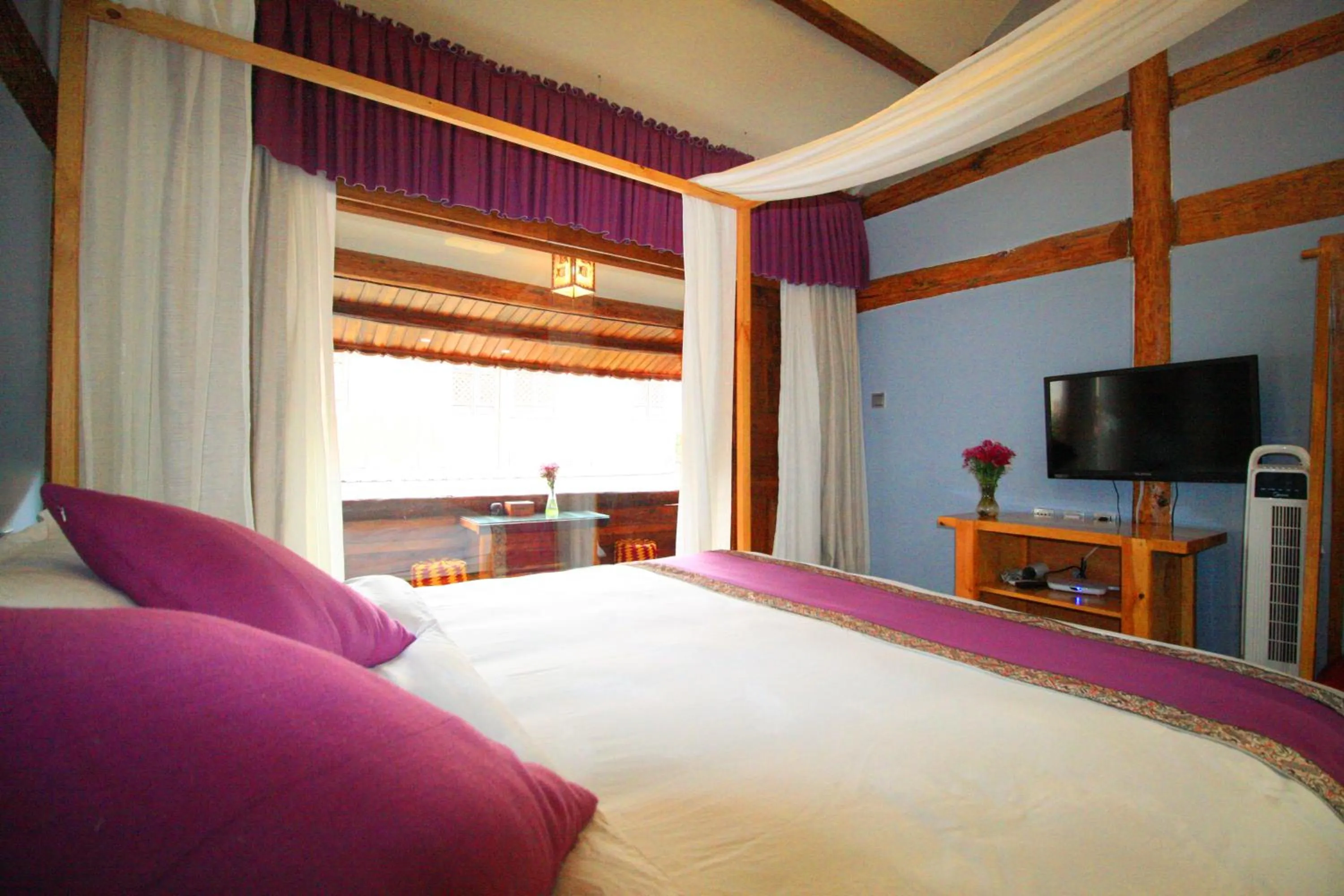 Photo of the whole room, Bed in Cabin 7 Inn