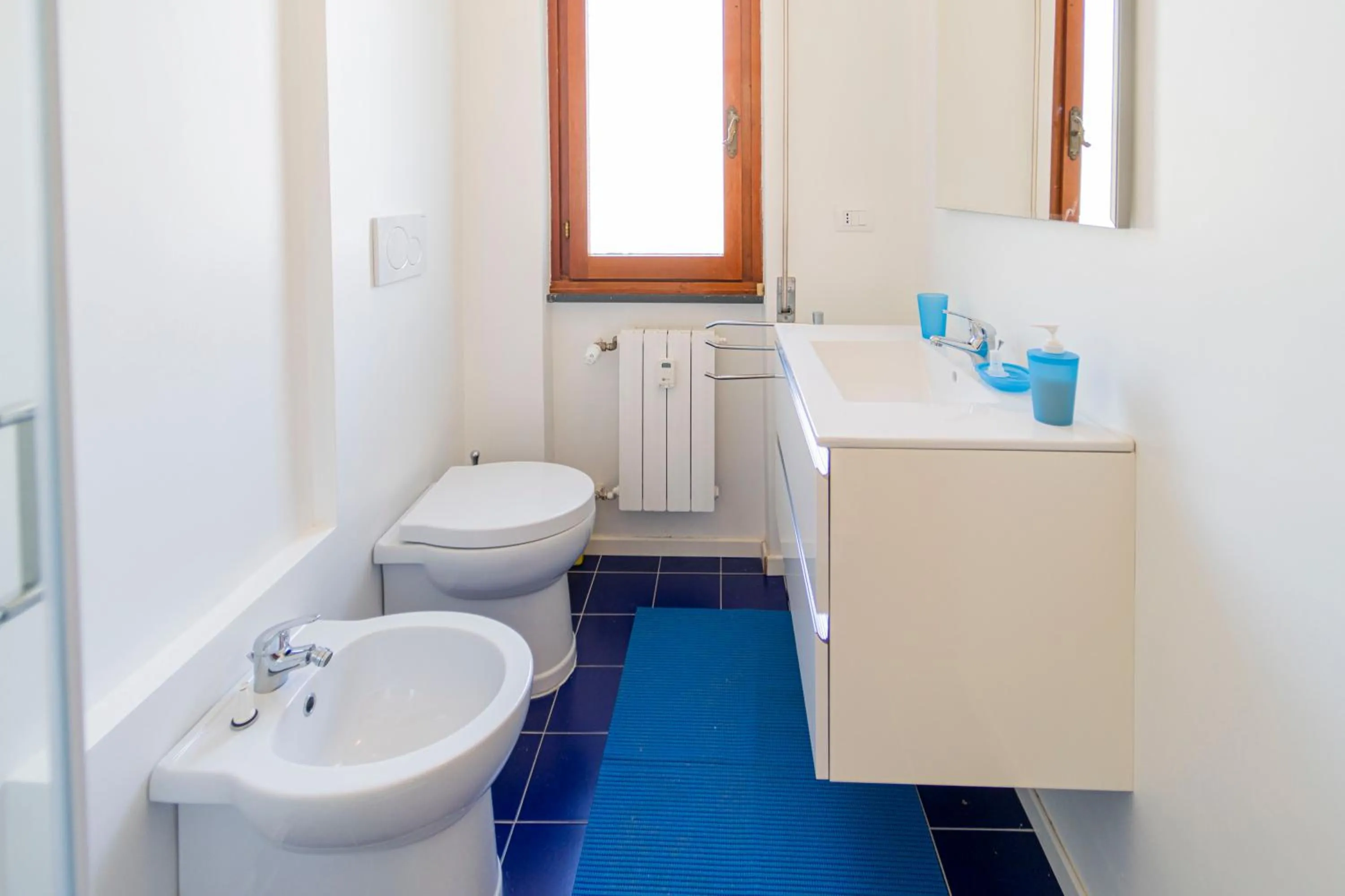 Toilet in 194 - A casa di Andrea, Cavi di Lavagna a soli 80metri dal mare - PARCHEGGIO PRIVATO SOLO PER AUTO DI DIMENSIONI RIDOTTE O MOTO