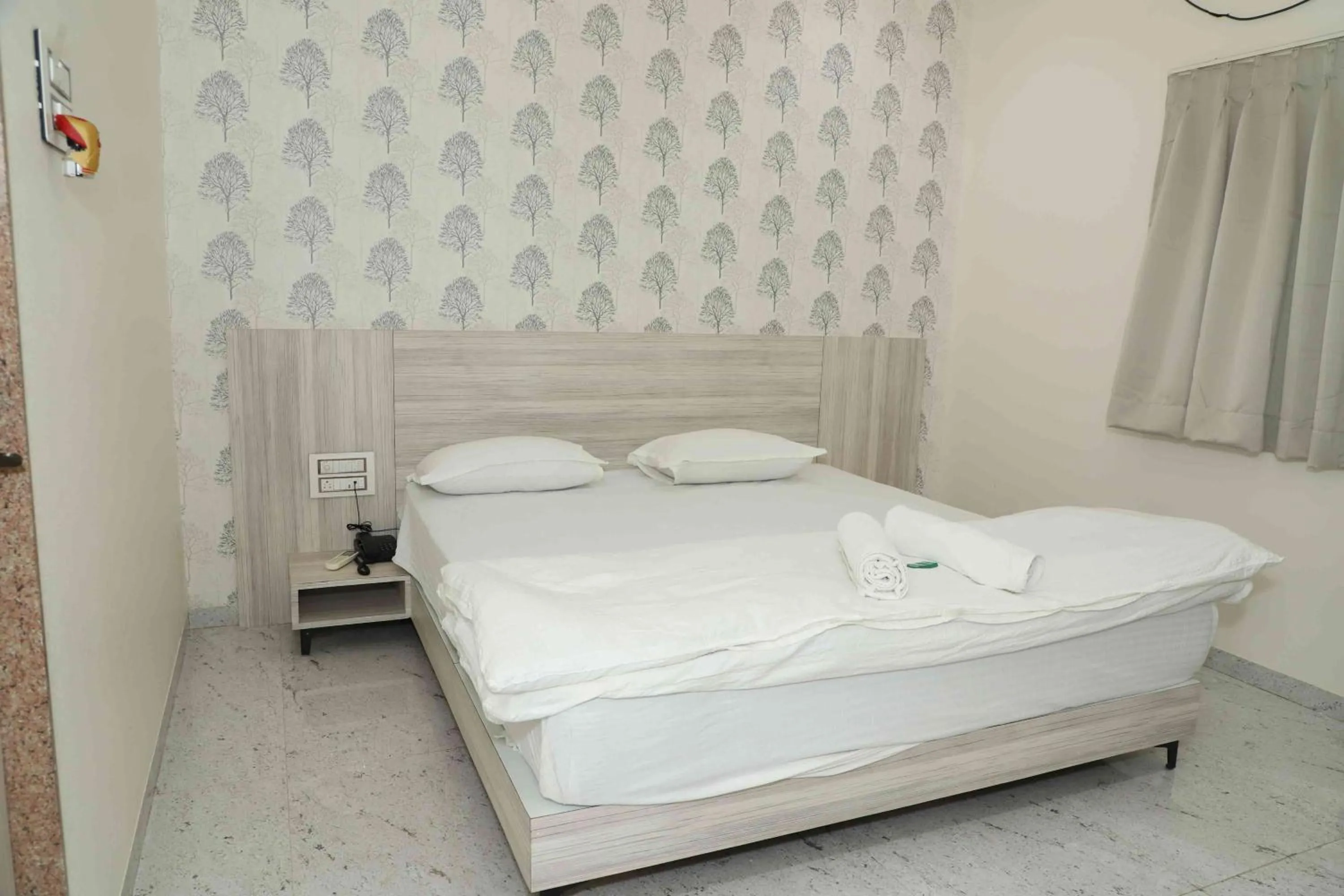 Photo of the whole room, Bed in Dnyanprabha Executive