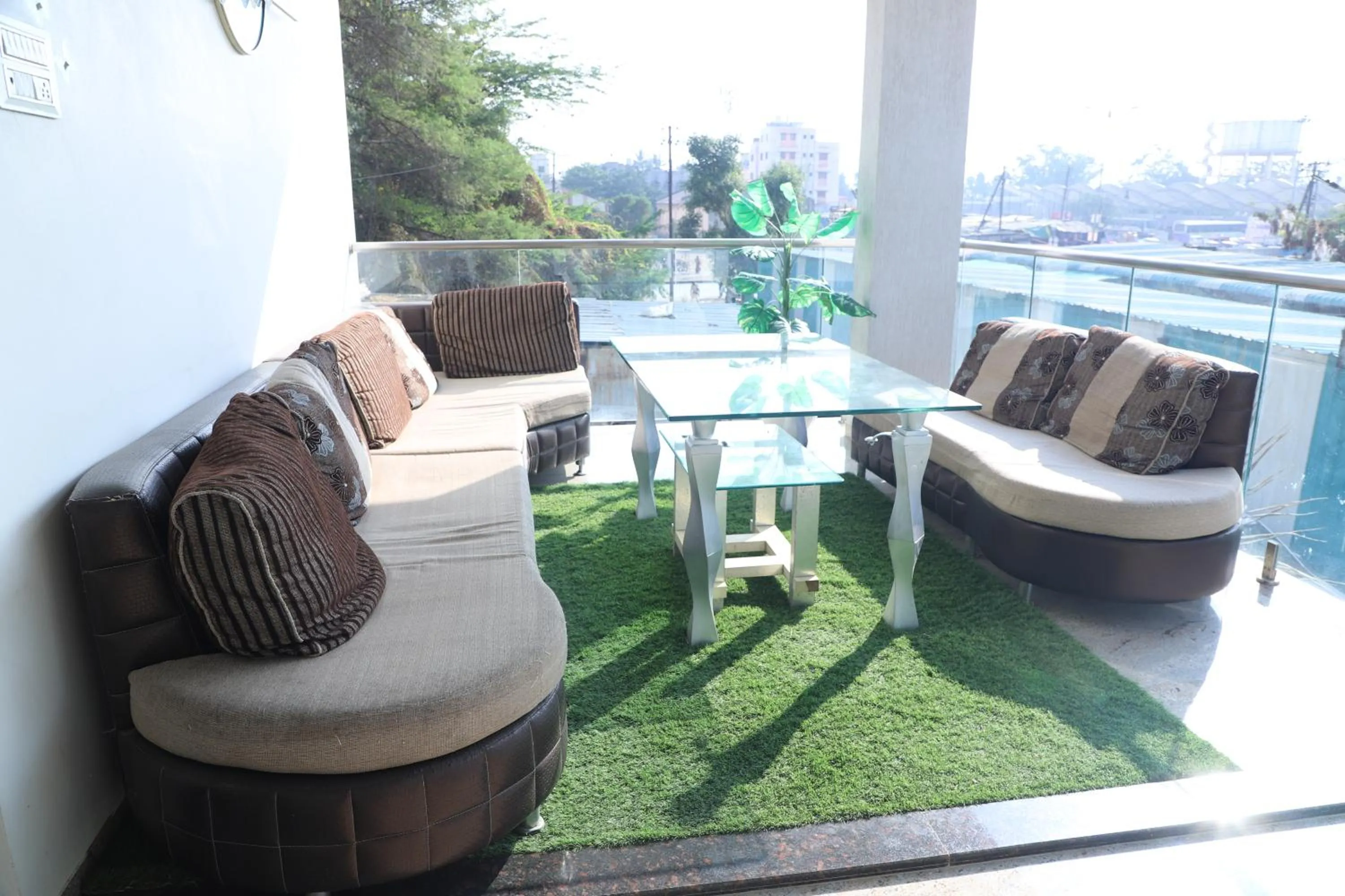 Communal lounge/ TV room in Dnyanprabha Executive