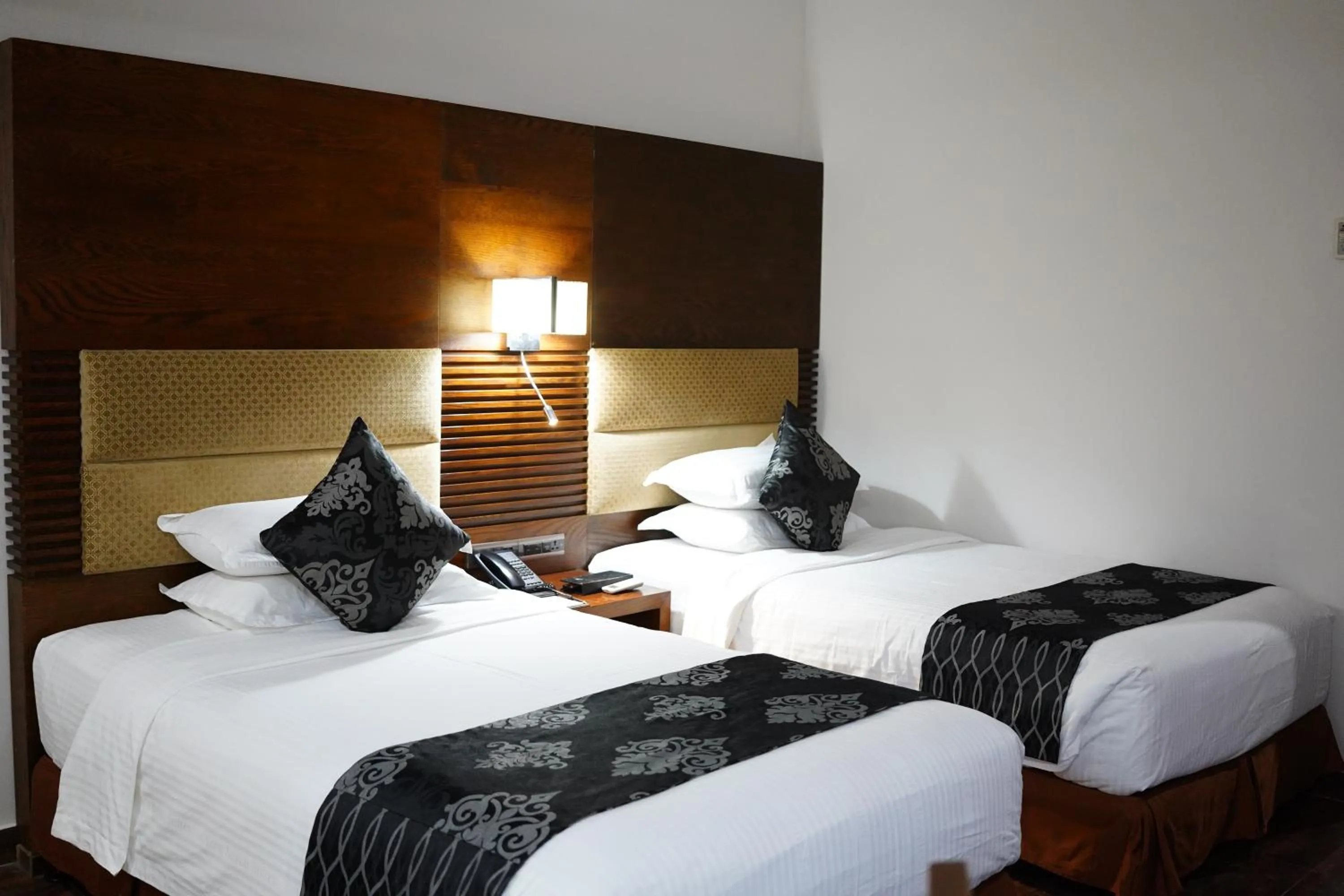 Bed in Long Beach Hotel