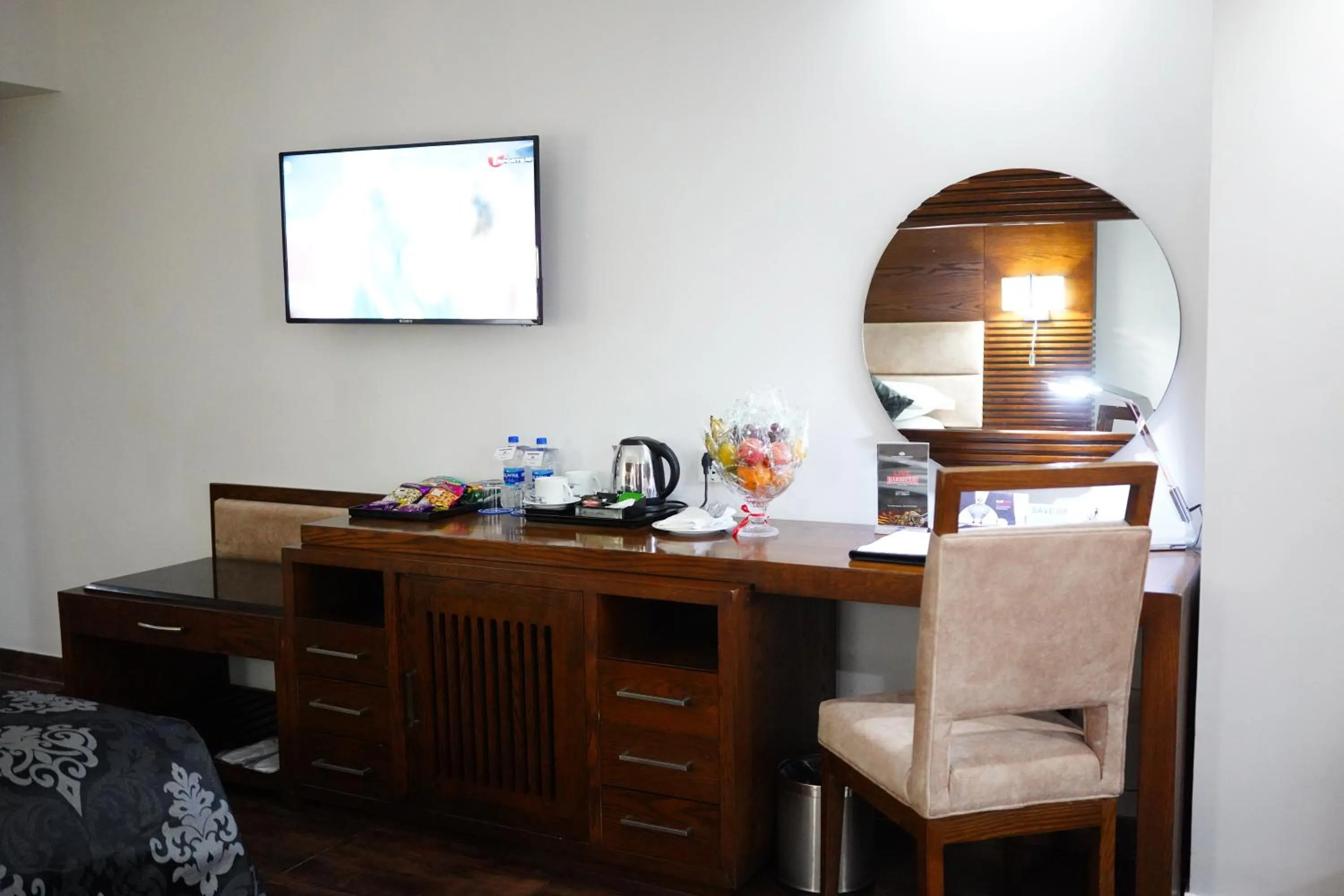 TV and multimedia in Long Beach Hotel