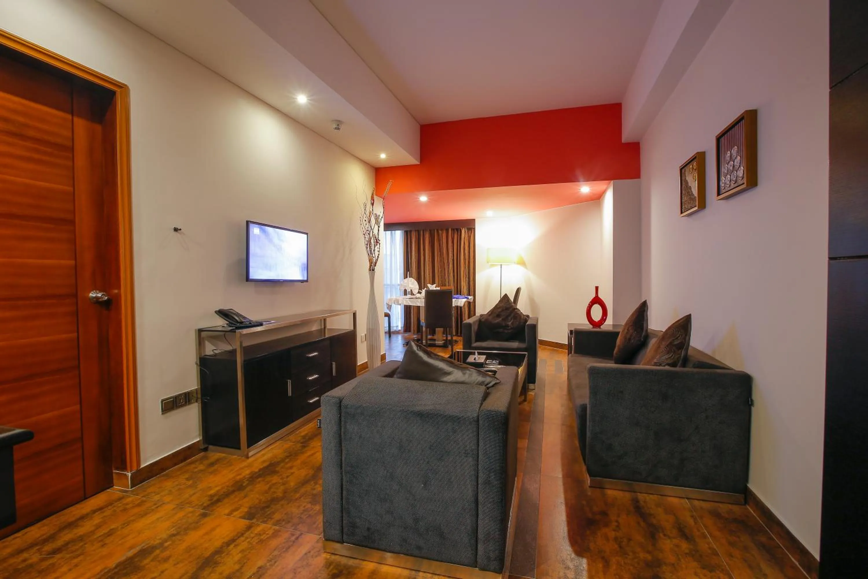 Living room in Long Beach Hotel