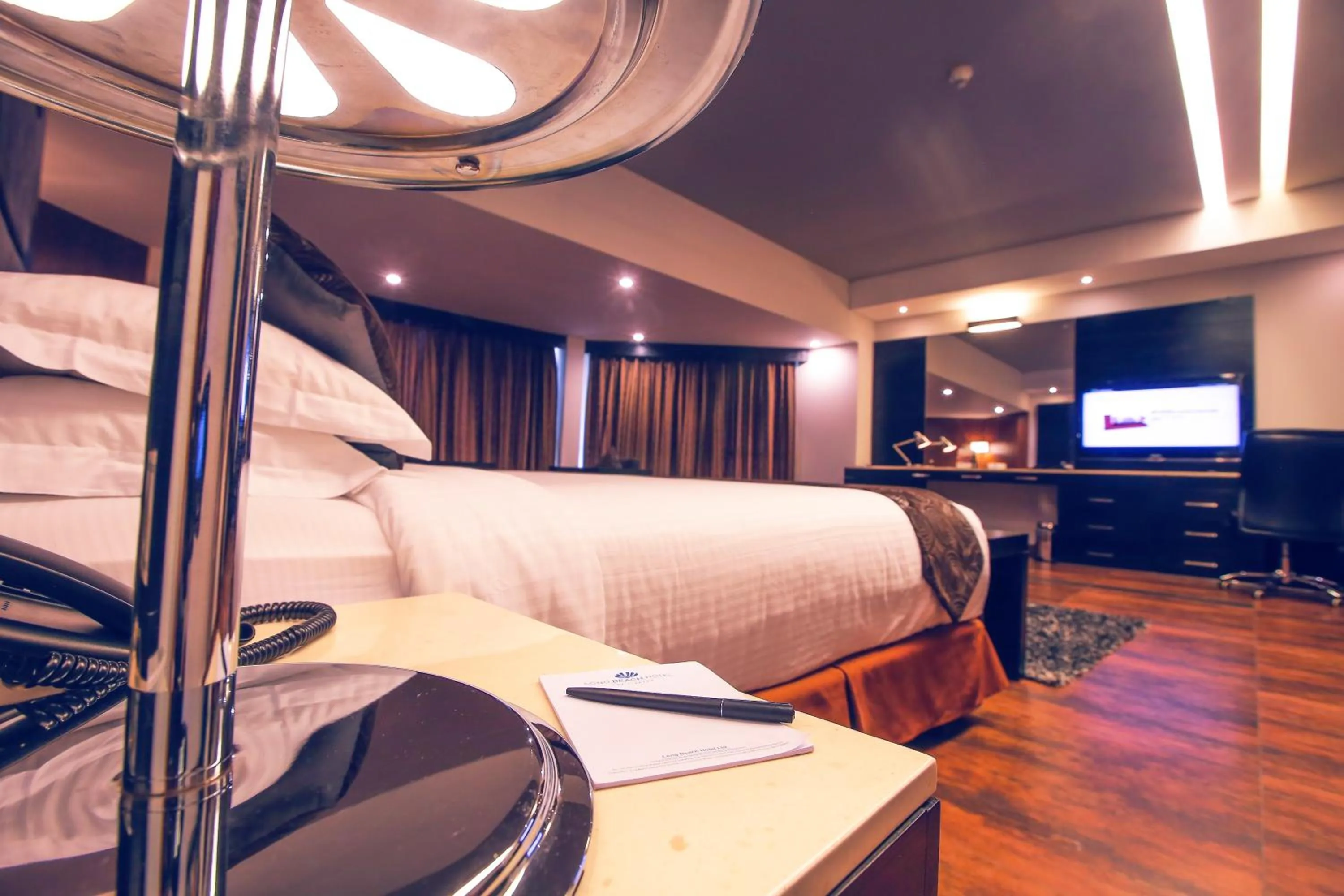 TV and multimedia in Long Beach Hotel