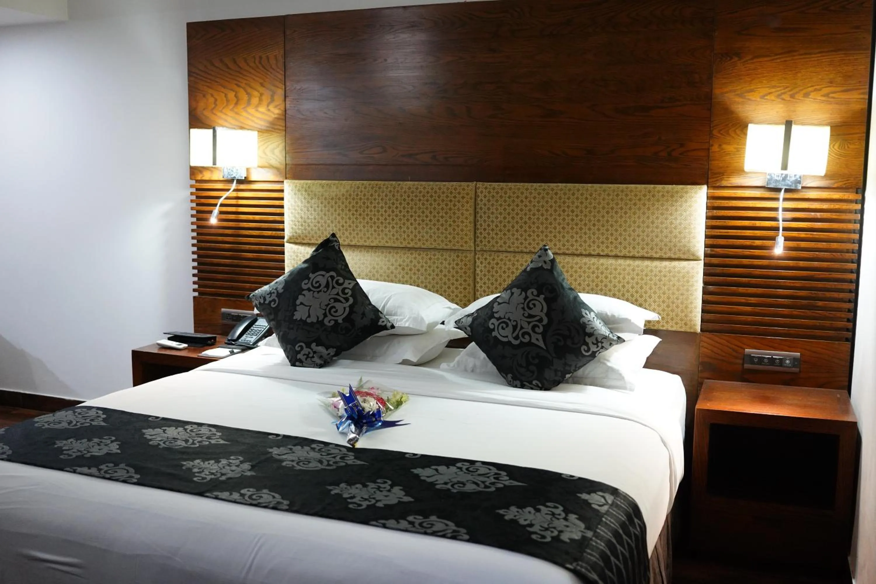 Bed in Long Beach Hotel