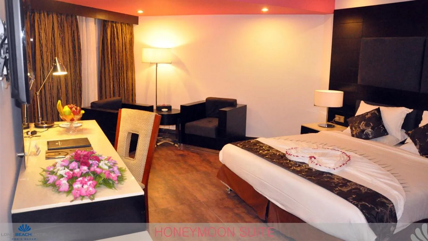 Bedroom, Bed in Long Beach Hotel