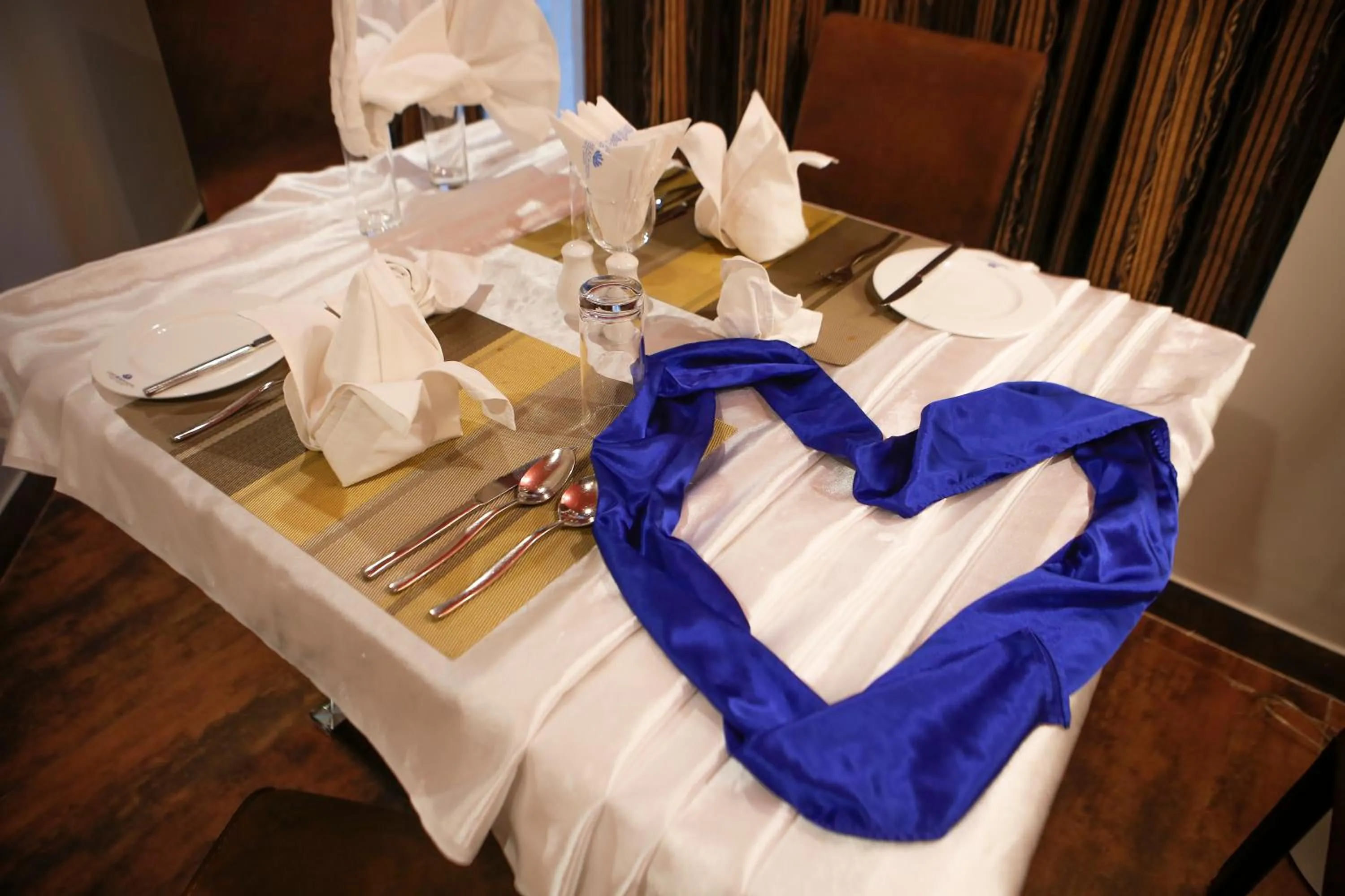 Dining area in Long Beach Hotel