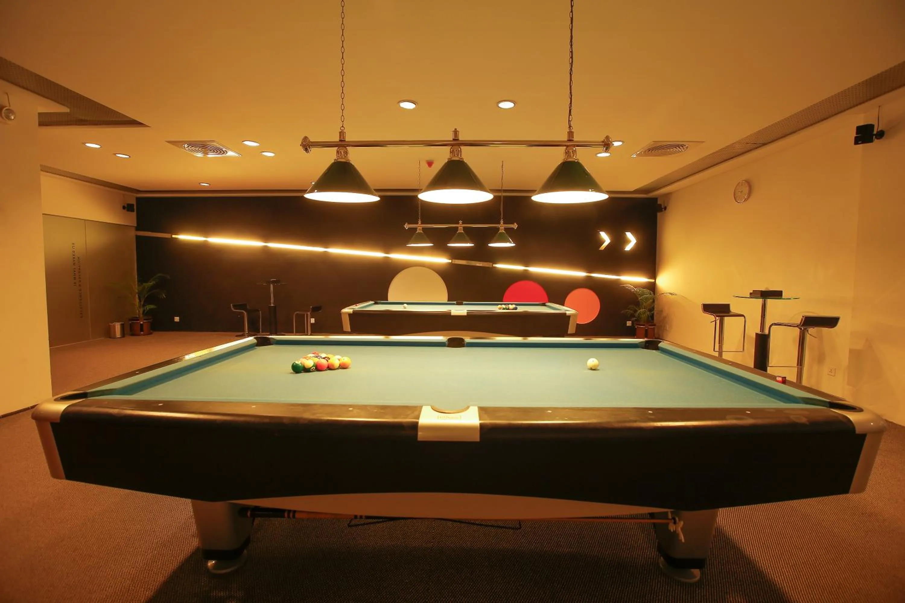 Billiard in Long Beach Hotel