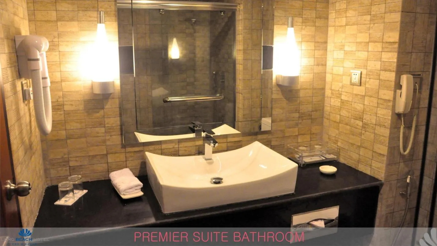 Bathroom in Long Beach Hotel