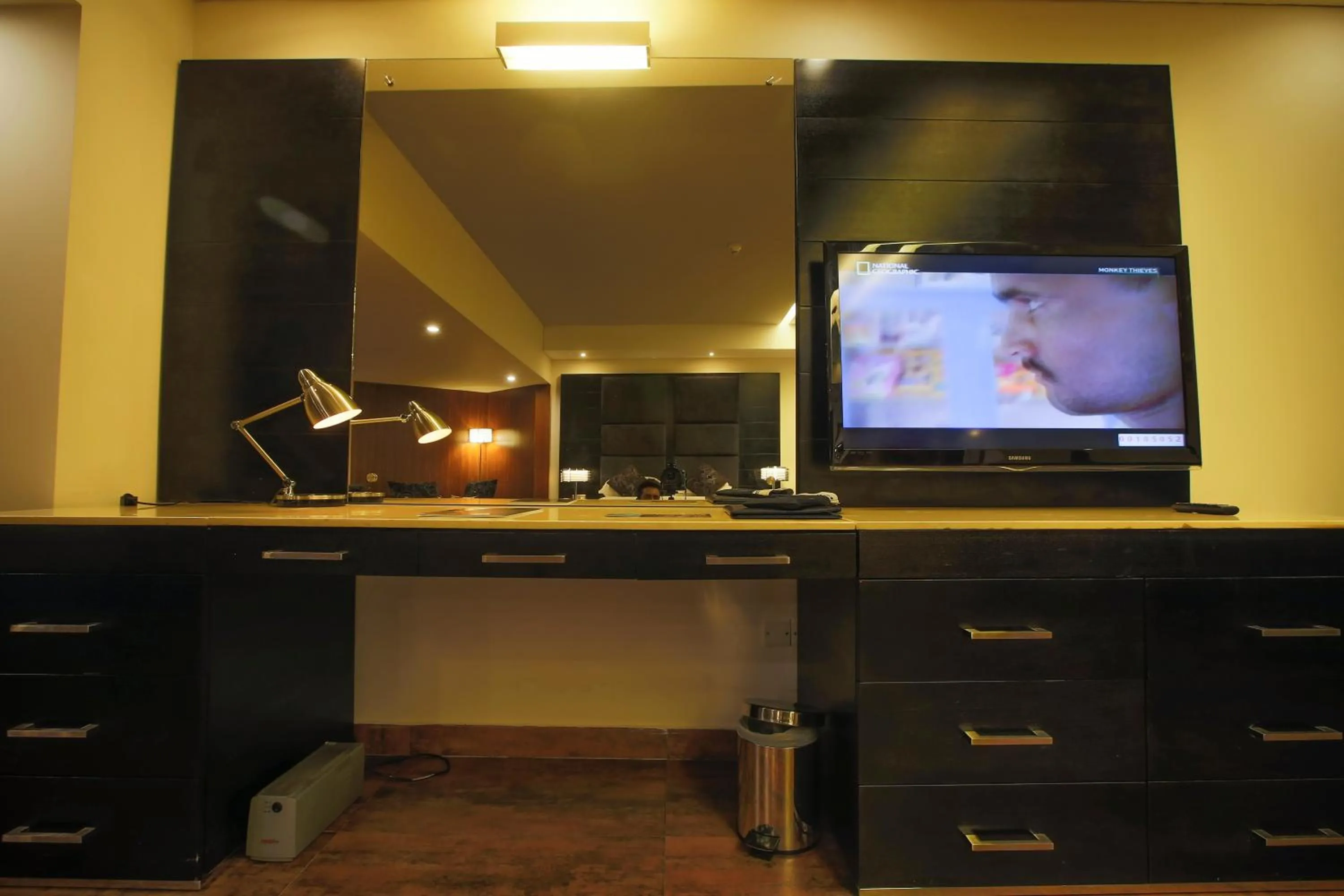 TV and multimedia in Long Beach Hotel