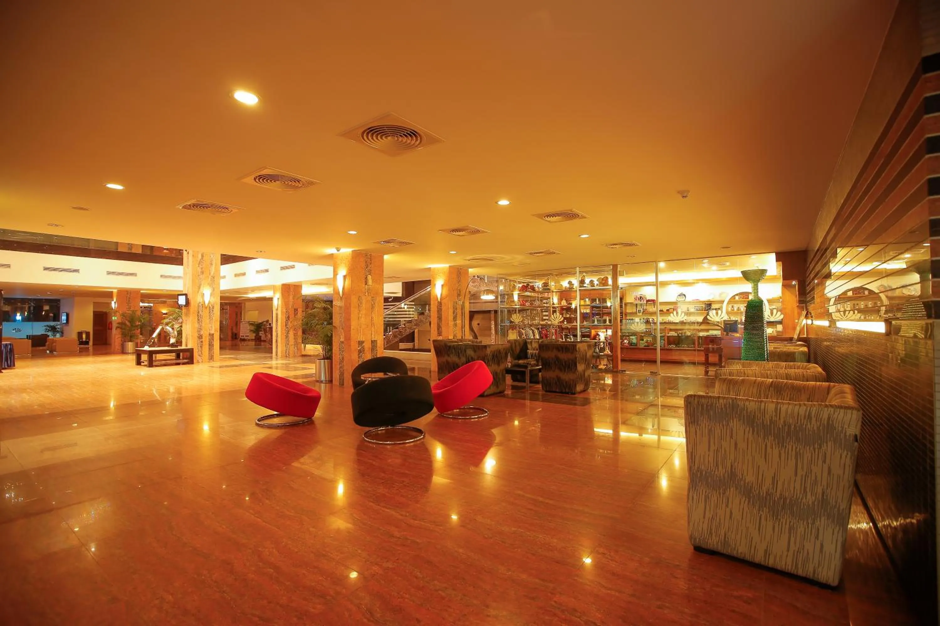 Lobby or reception in Long Beach Hotel