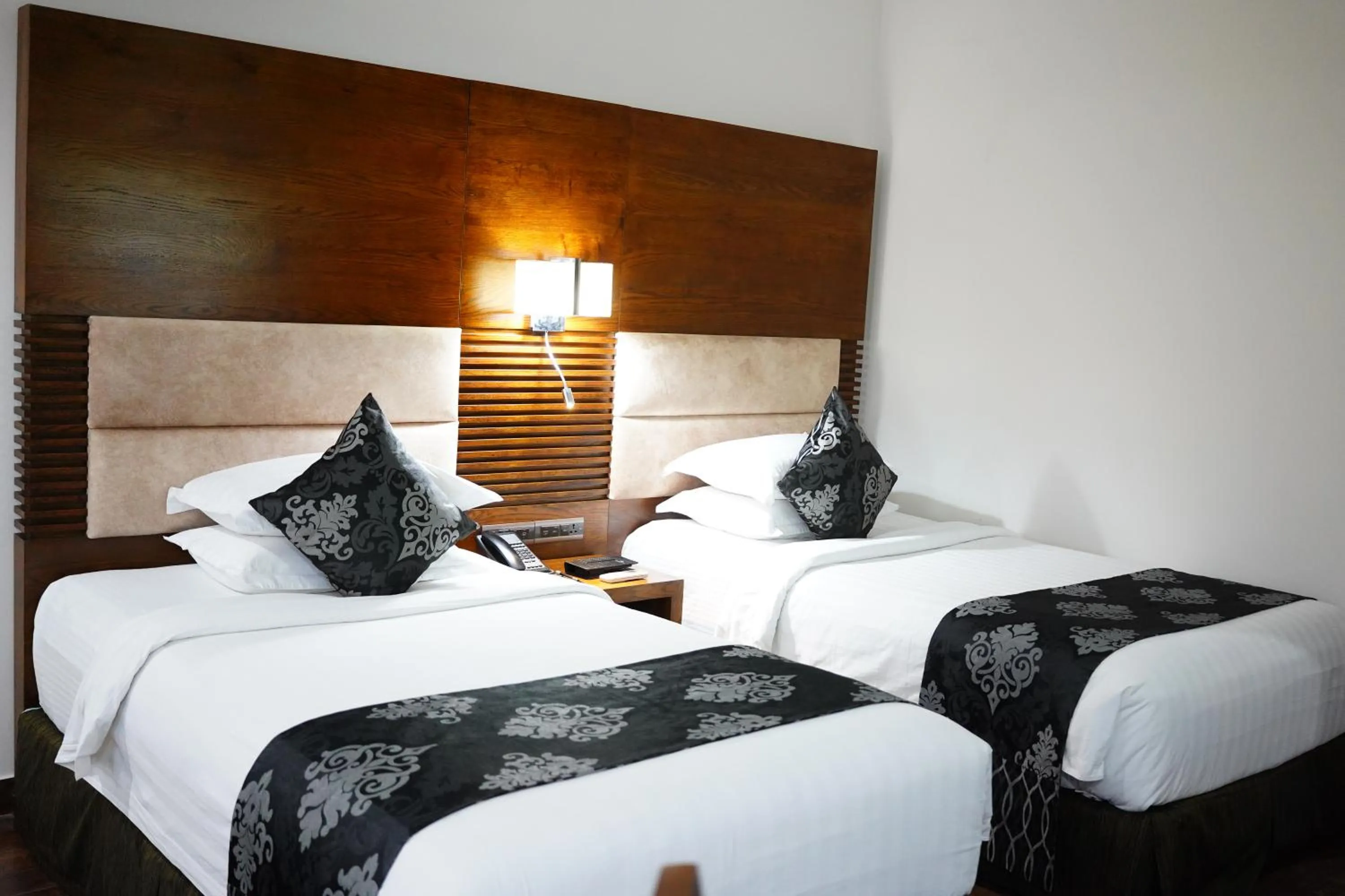 Bedroom, Bed in Long Beach Hotel